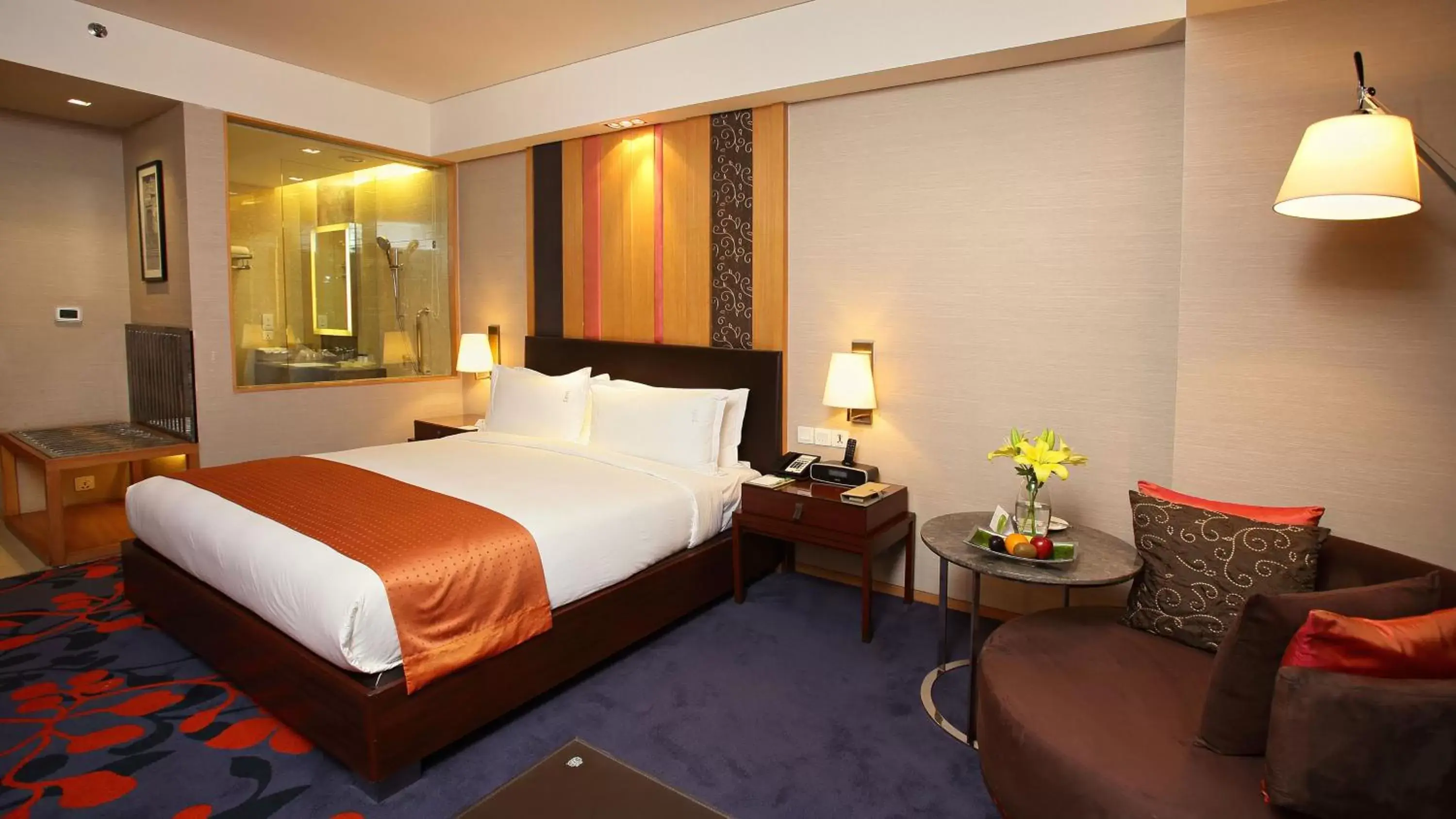 Photo of the whole room, Bed in Holiday Inn New Delhi Mayur Vihar Noida, an IHG Hotel