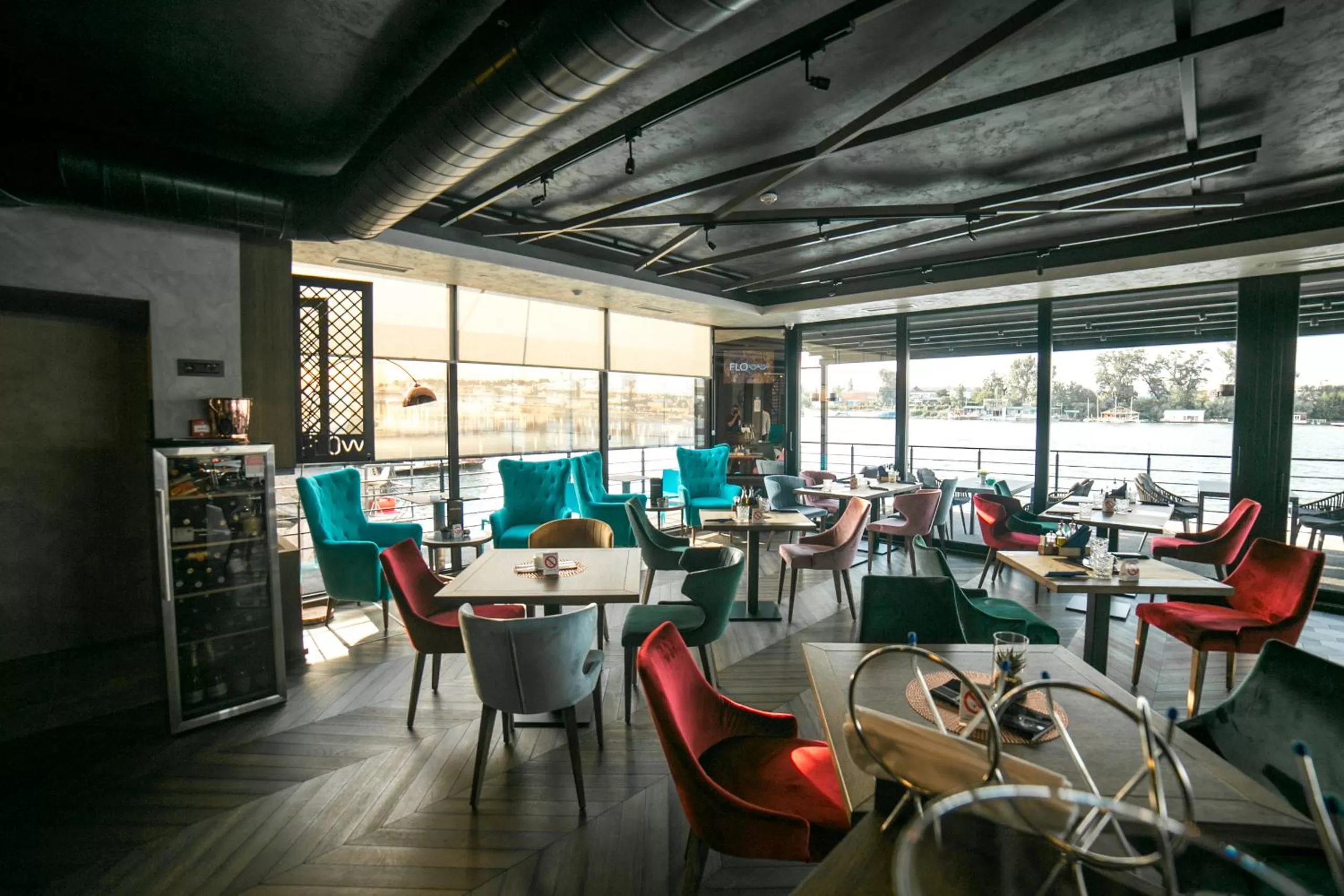 Restaurant/places to eat in FLOW