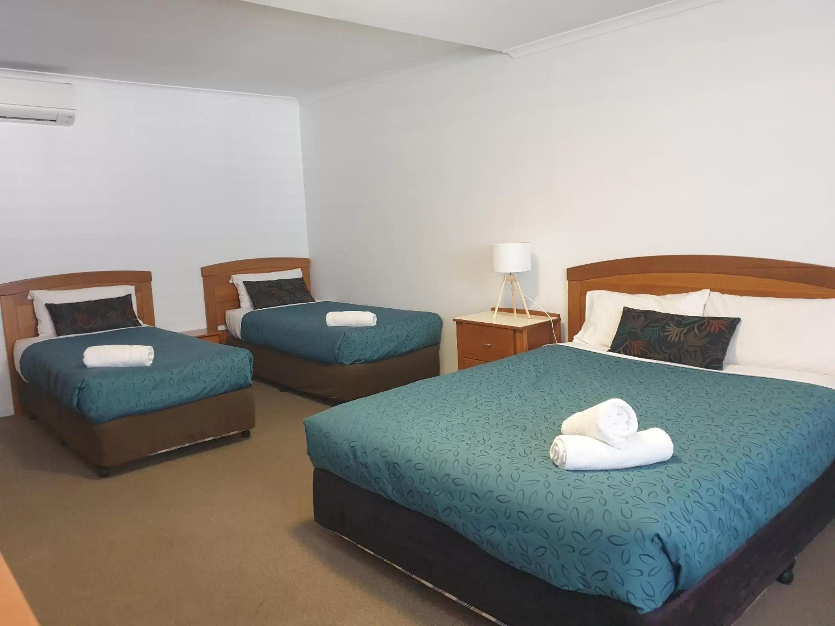 Bed in Comfort Inn Warrnambool International