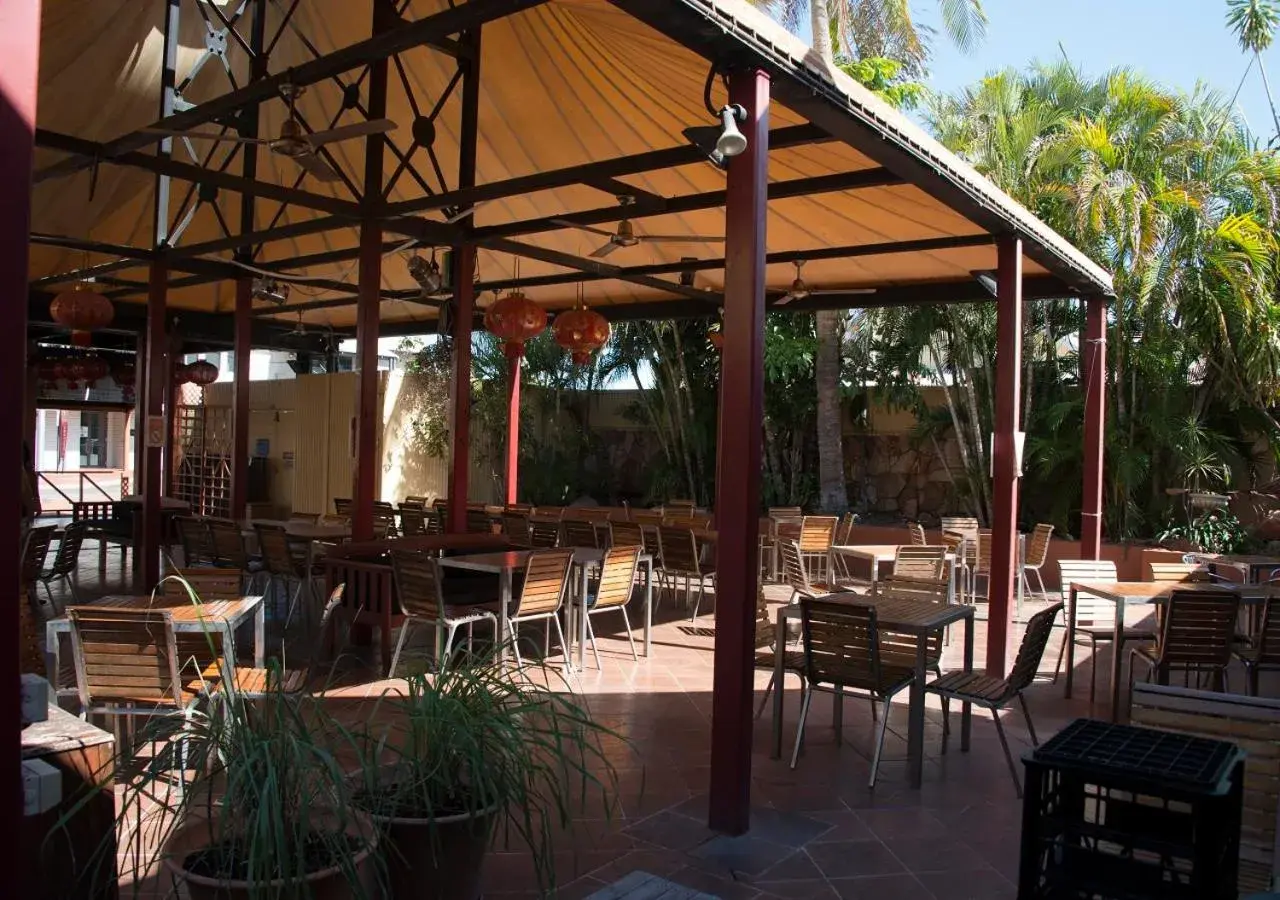 Patio, Restaurant/Places to Eat in Roebuck Bay Hotel