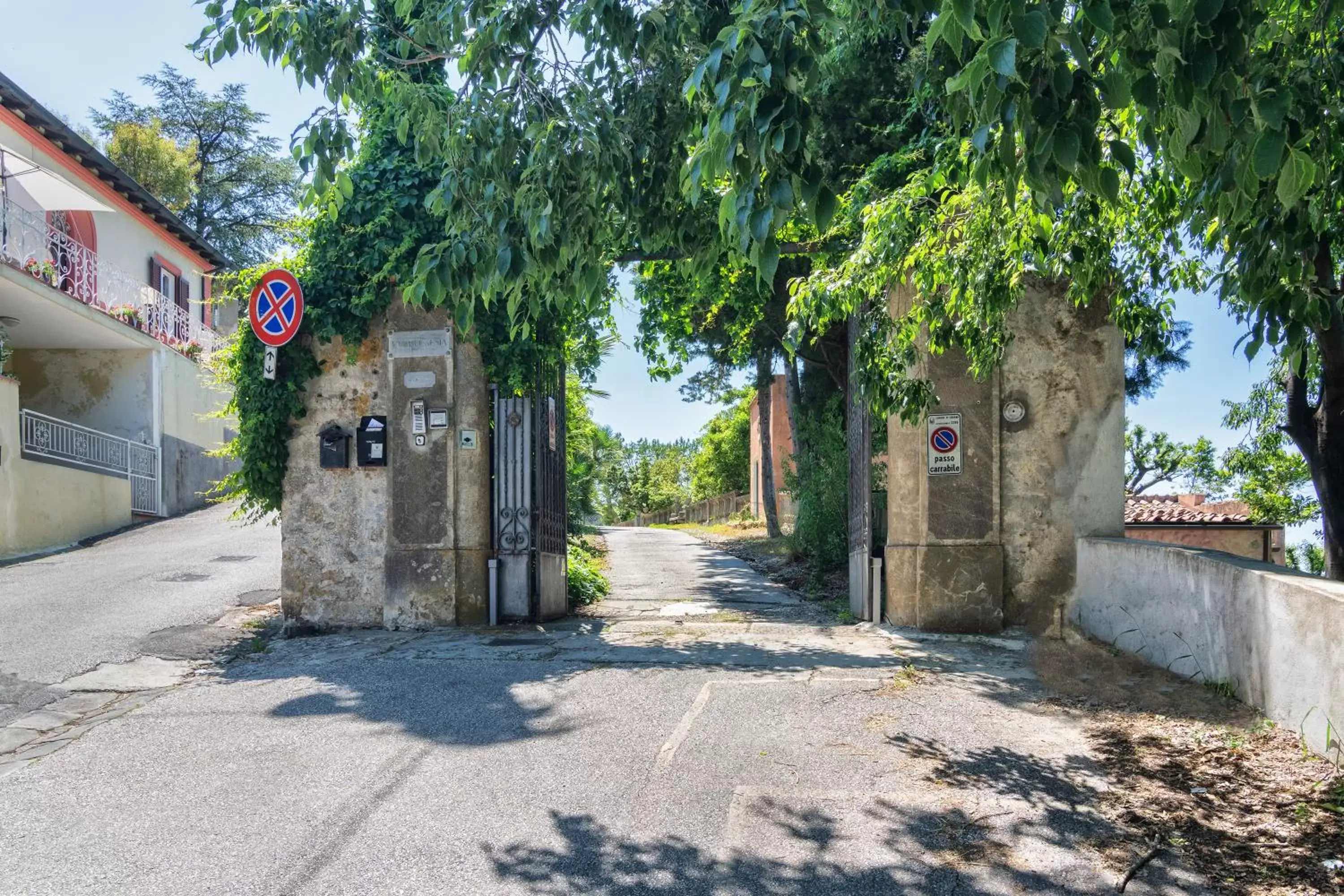 Facade/entrance in Villa Eugenia