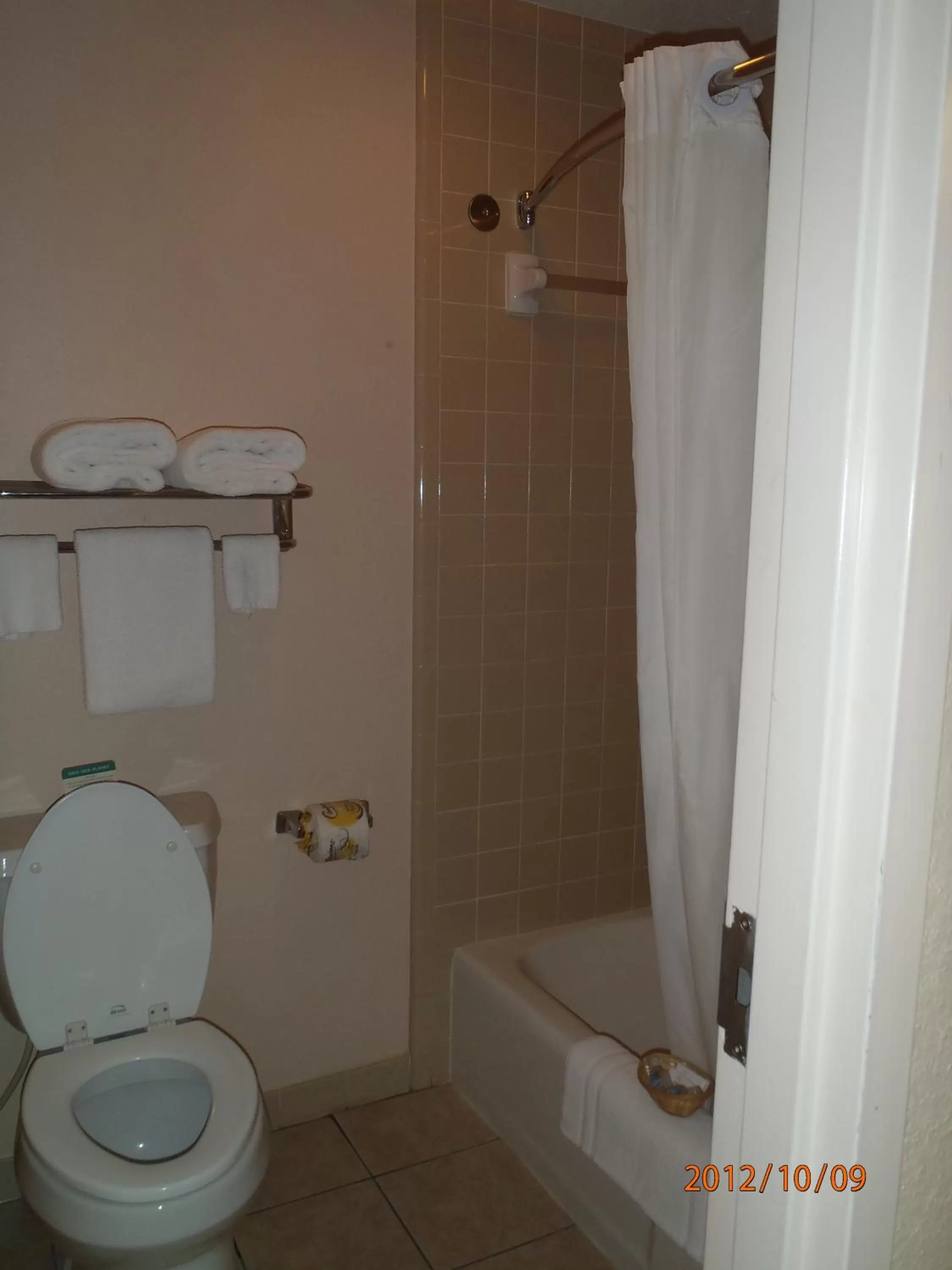 Deluxe King Suite - Non-Smoking in Days Inn by Wyndham Alexander City