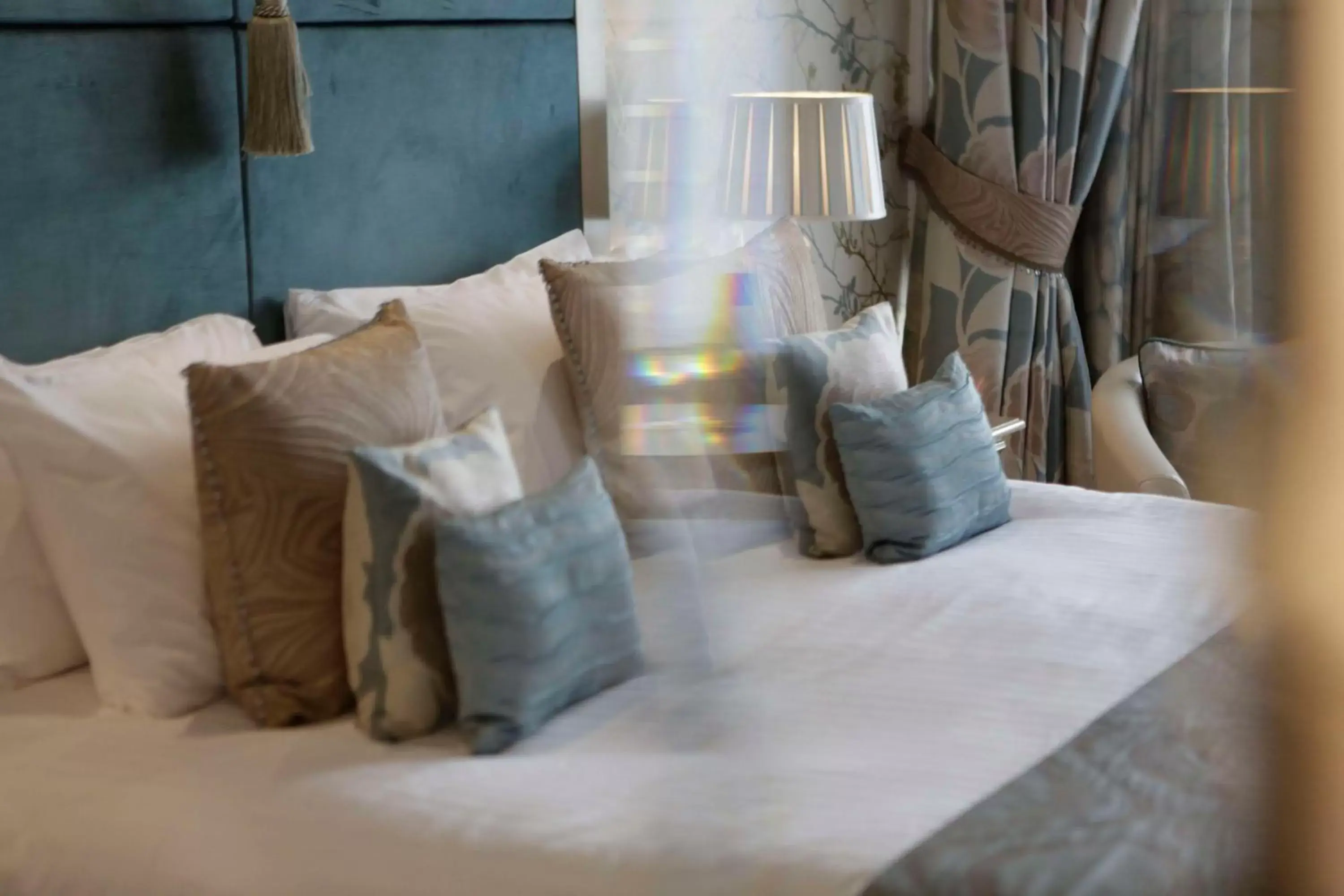 Deluxe King Room with King Bed and View - Non-Smoking in Best Western Plus Burlington Hotel Deluxe King Room with King Bed and View - Non-Smoking in Best Western Plus Burlington Hotel