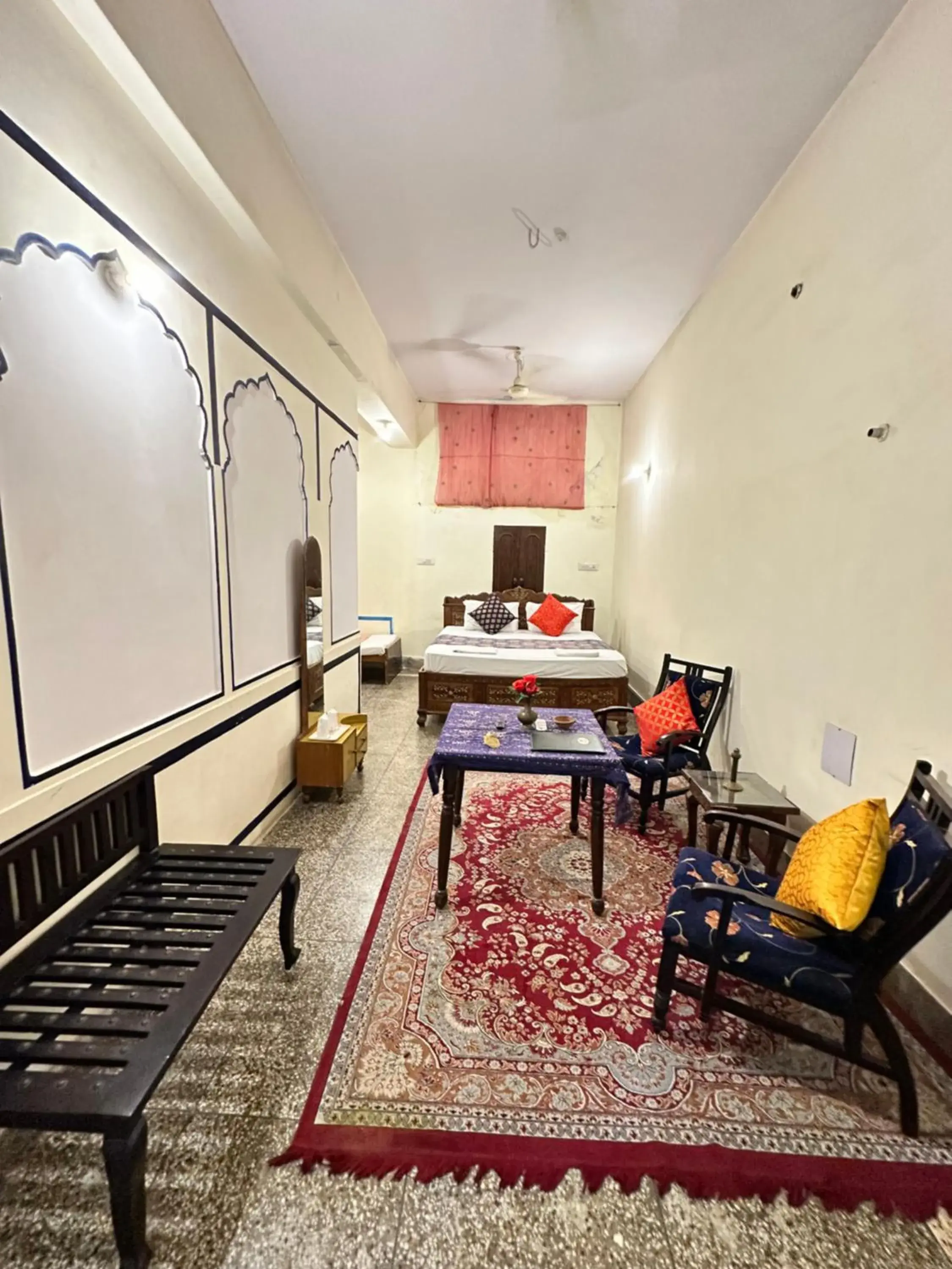 King Room in Rawla Mrignayani Palace King Room in Rawla Mrignayani Palace