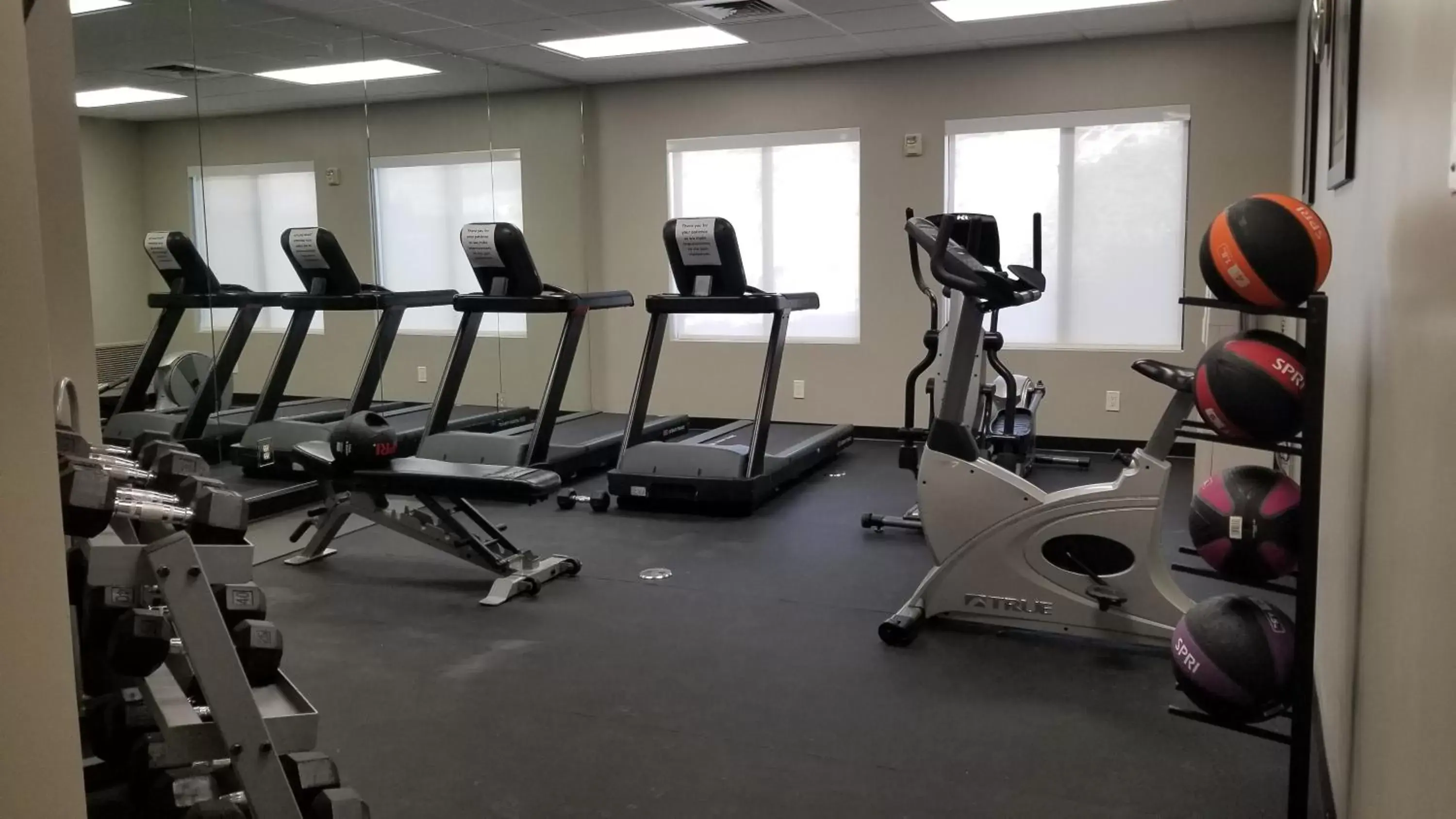 Fitness centre/facilities, Fitness Center/Facilities in Best Western Valencia/Six Flags Inn & Suites