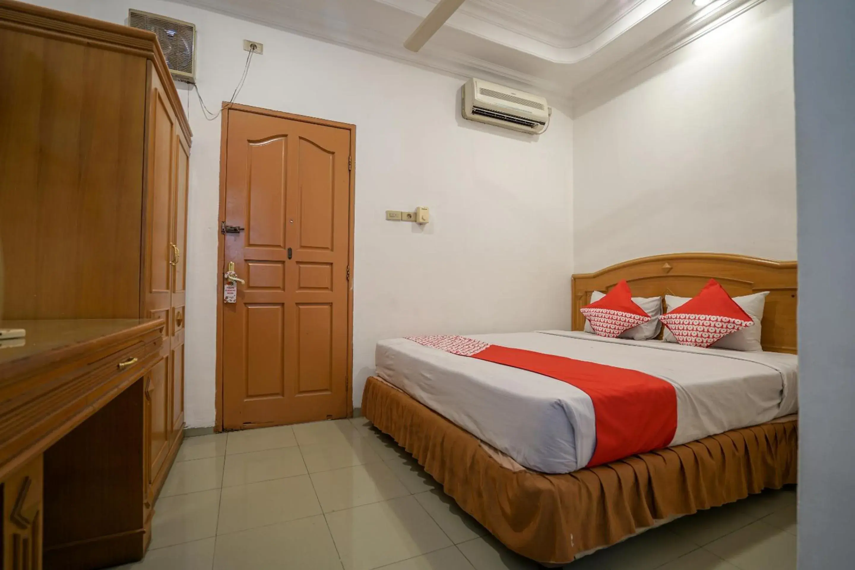 Bedroom, Bed in OYO 1173 Hotel Shofa Marwah