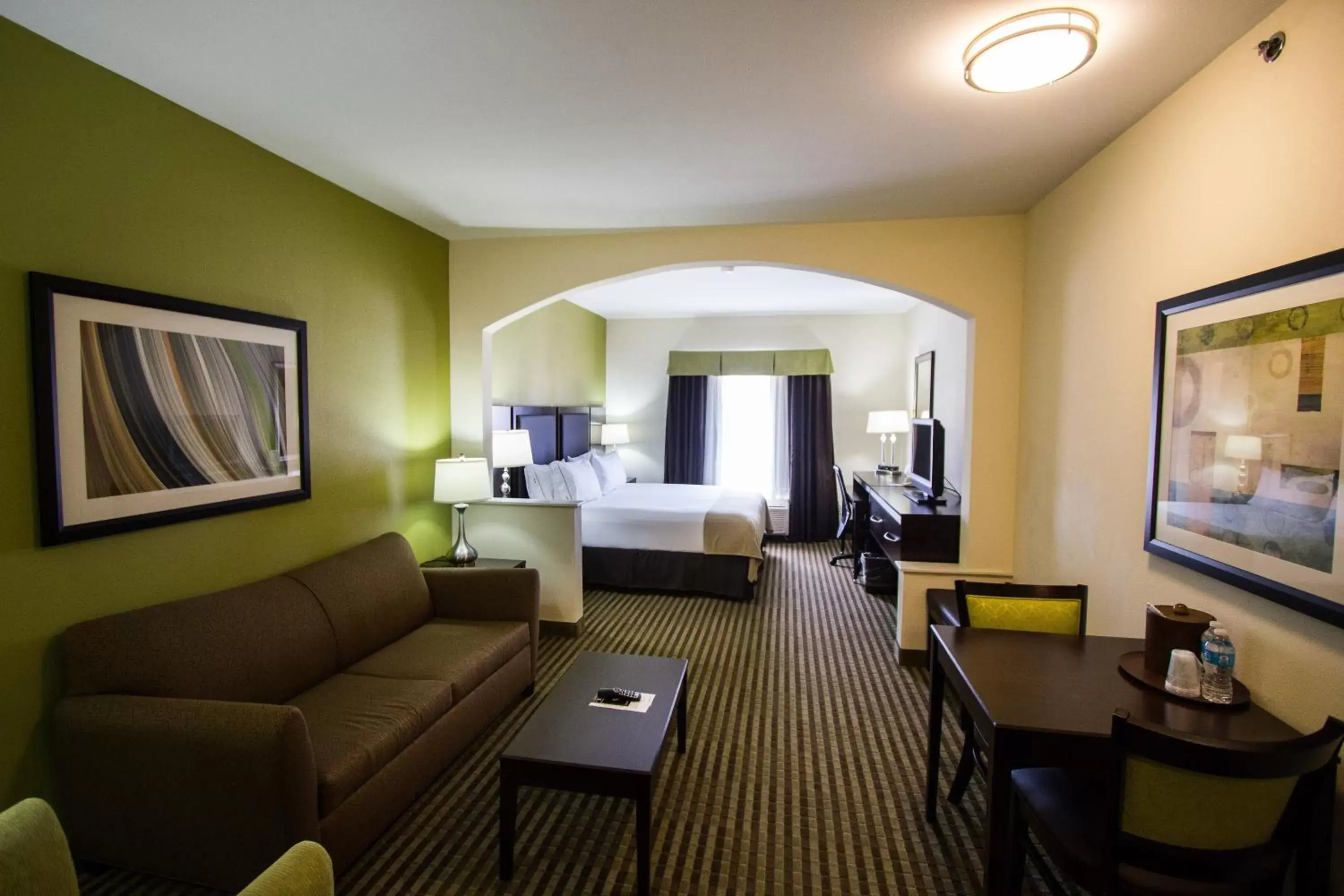Bedroom, Seating Area in Holiday Inn Express Hotel & Suites Nacogdoches, an IHG Hotel