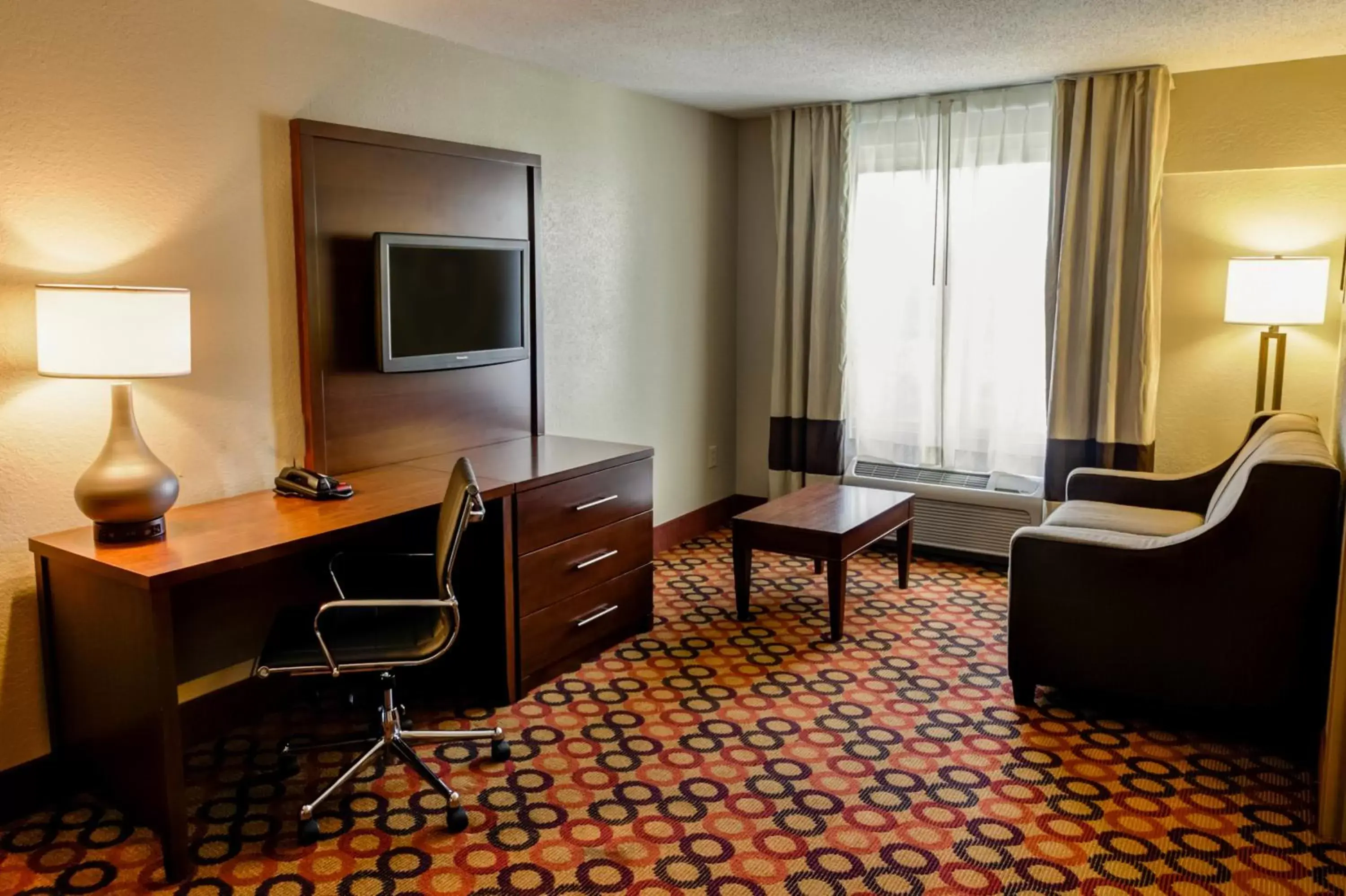 King Suite with Accessible Bath Tub - Non-Smoking in Comfort Suites Airport Charlotte