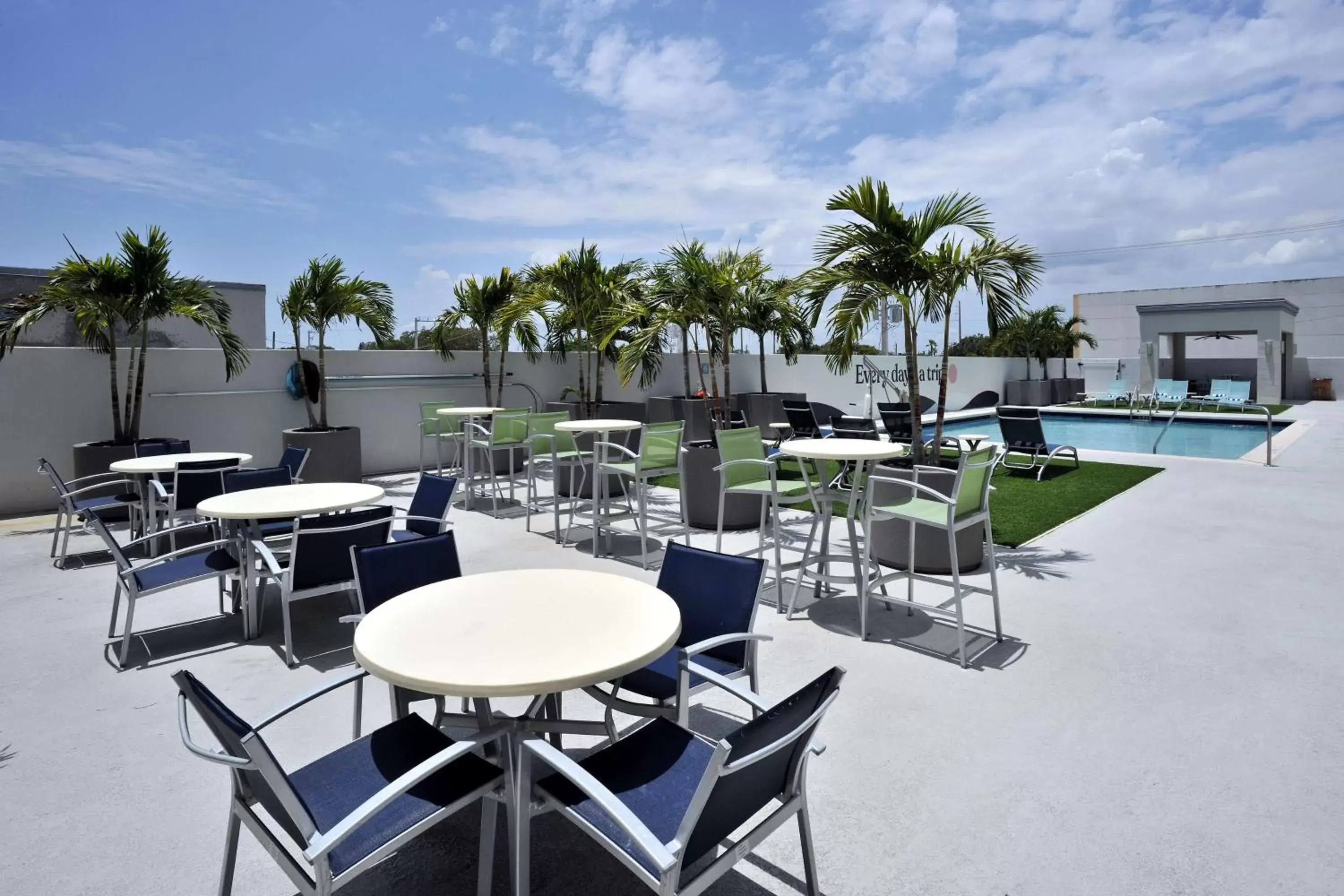 Pool view, Restaurant/Places to Eat in Hotel Dello Ft Lauderdale Airport, Tapestry Collection by Hilton