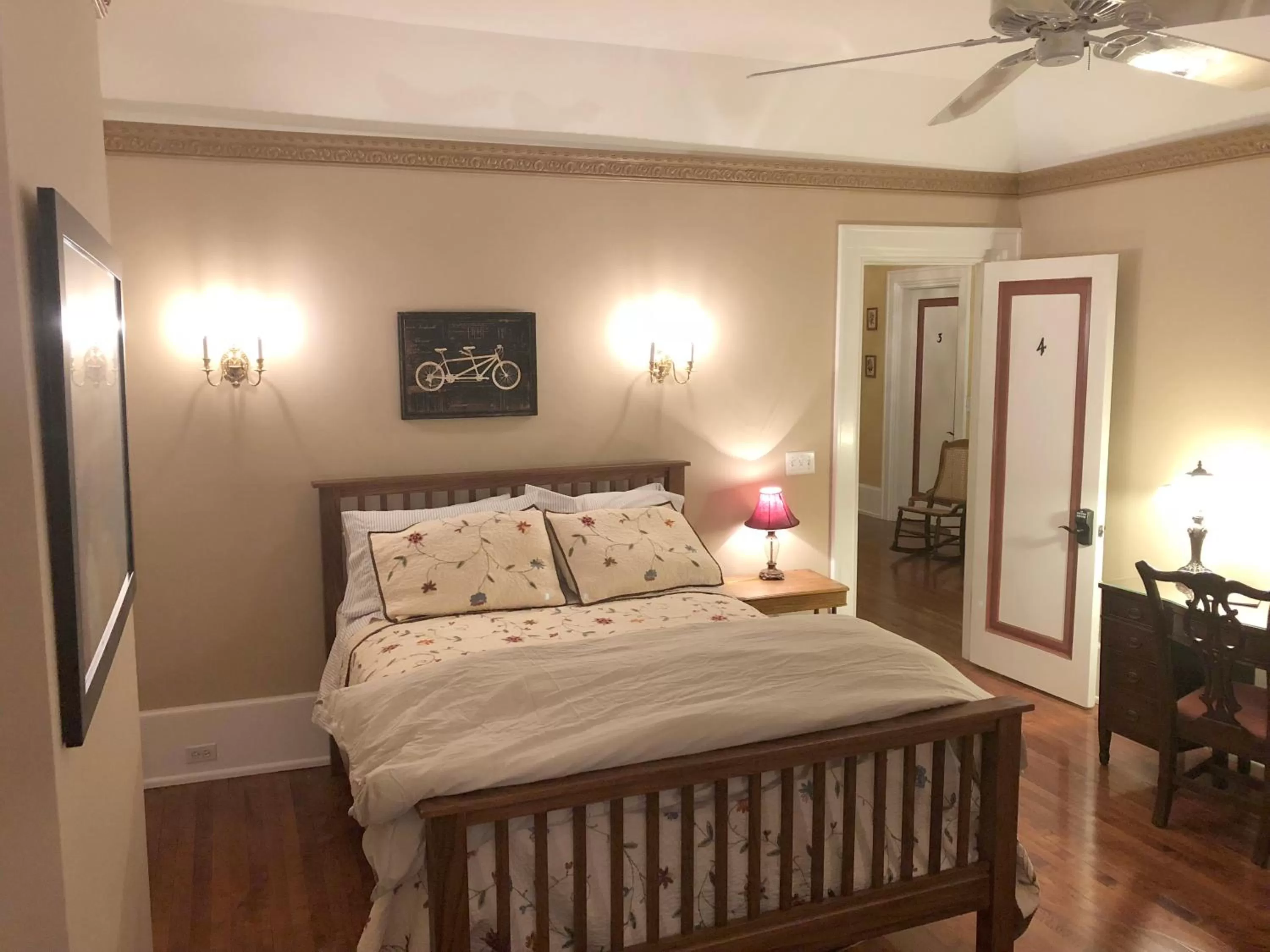 Photo of the whole room, Bed in The Parsonage Inn B&B