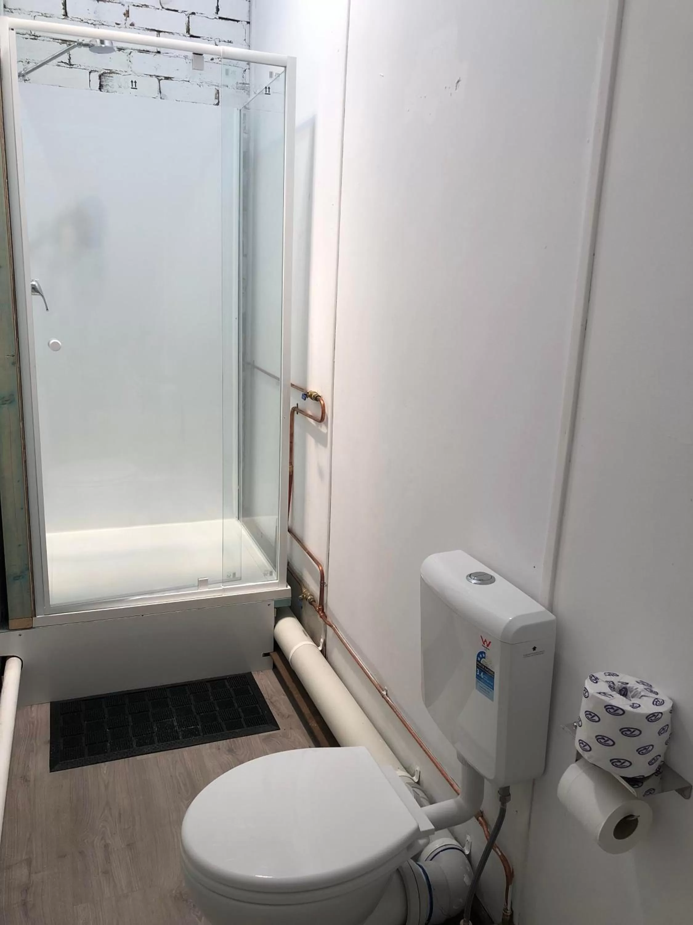 Shower in Hearty Center Motel