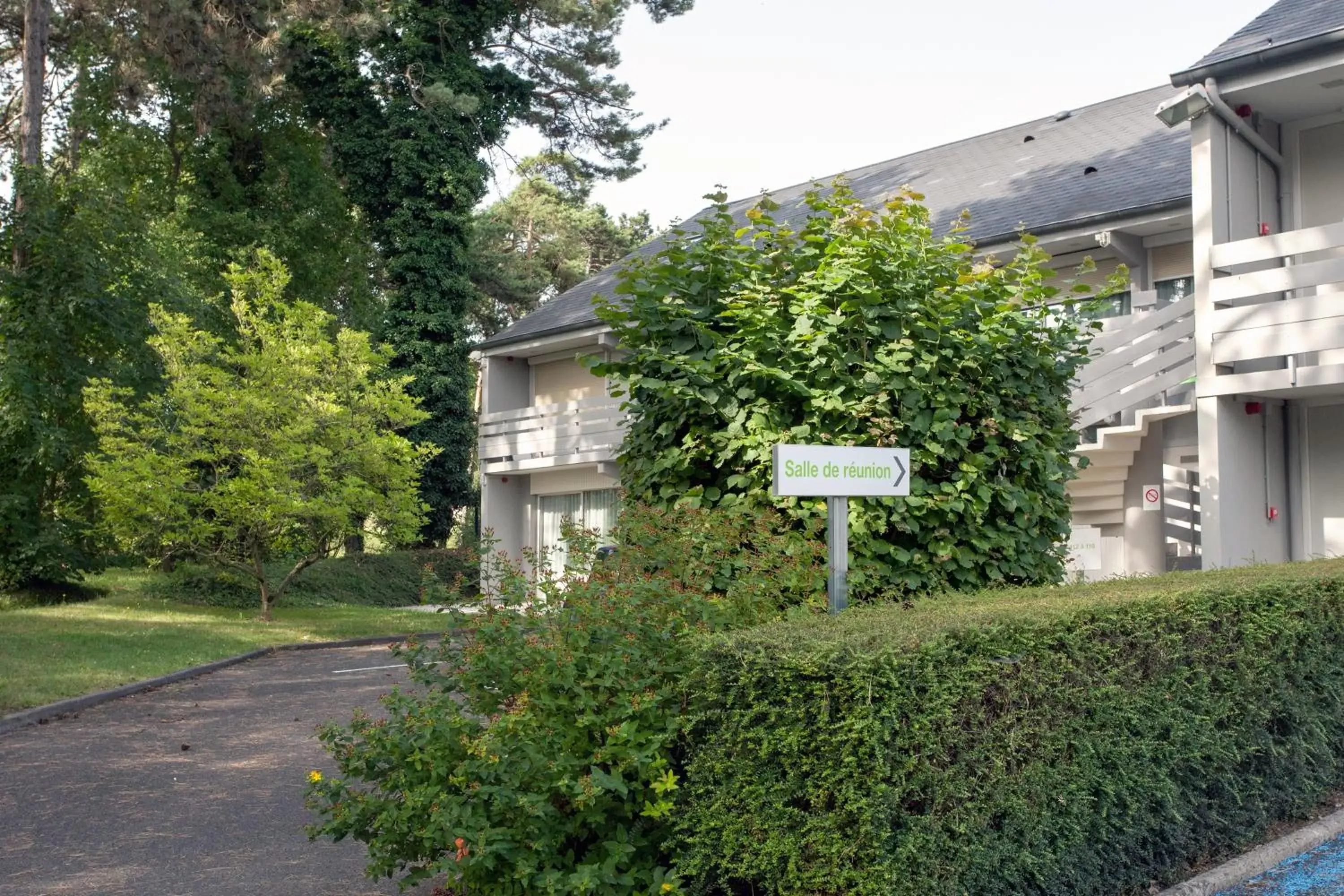 Facade/entrance, Property Building in Campanile Tours Sud ~ Joué-Les-Tours