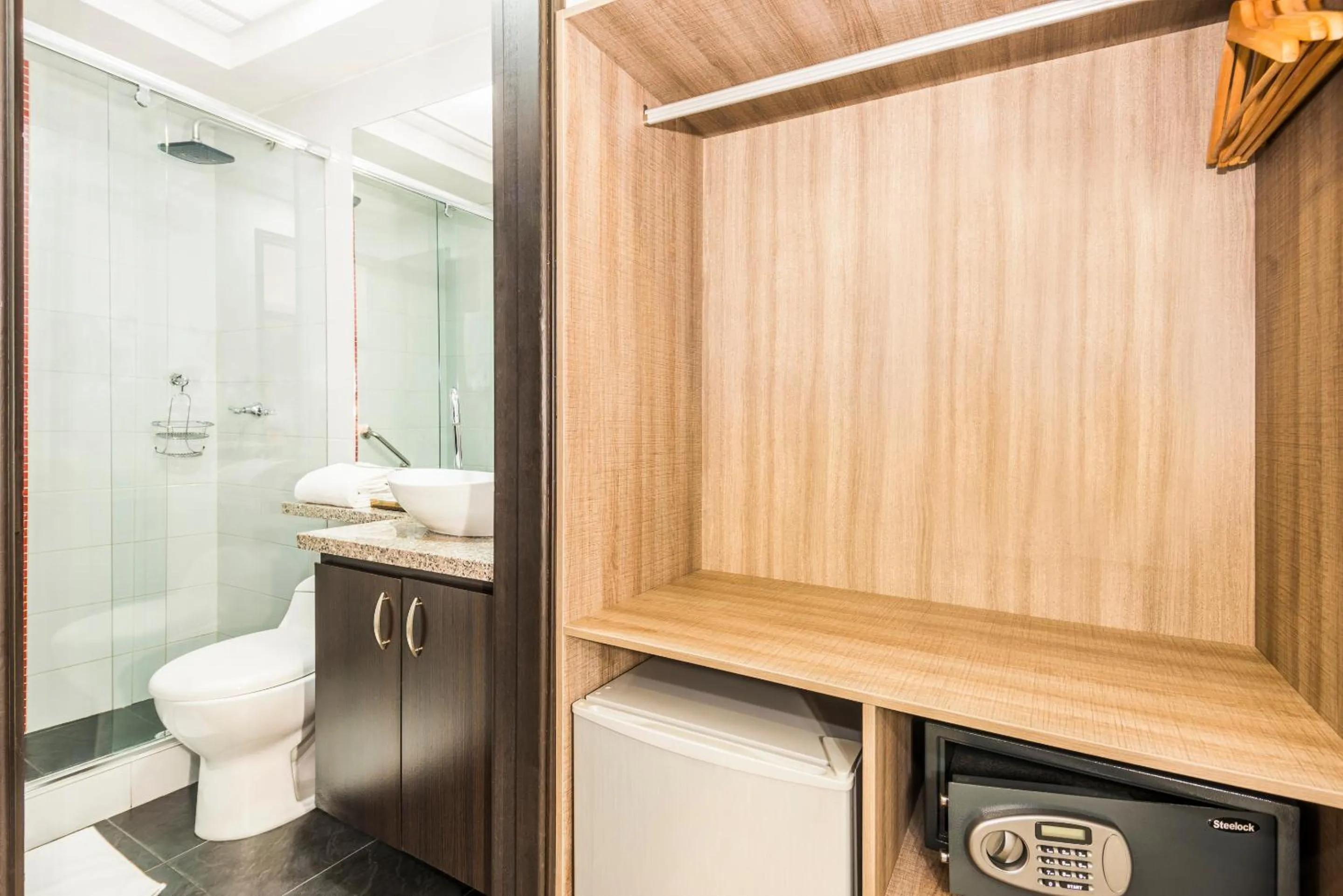 Bathroom in Matisse Hotel