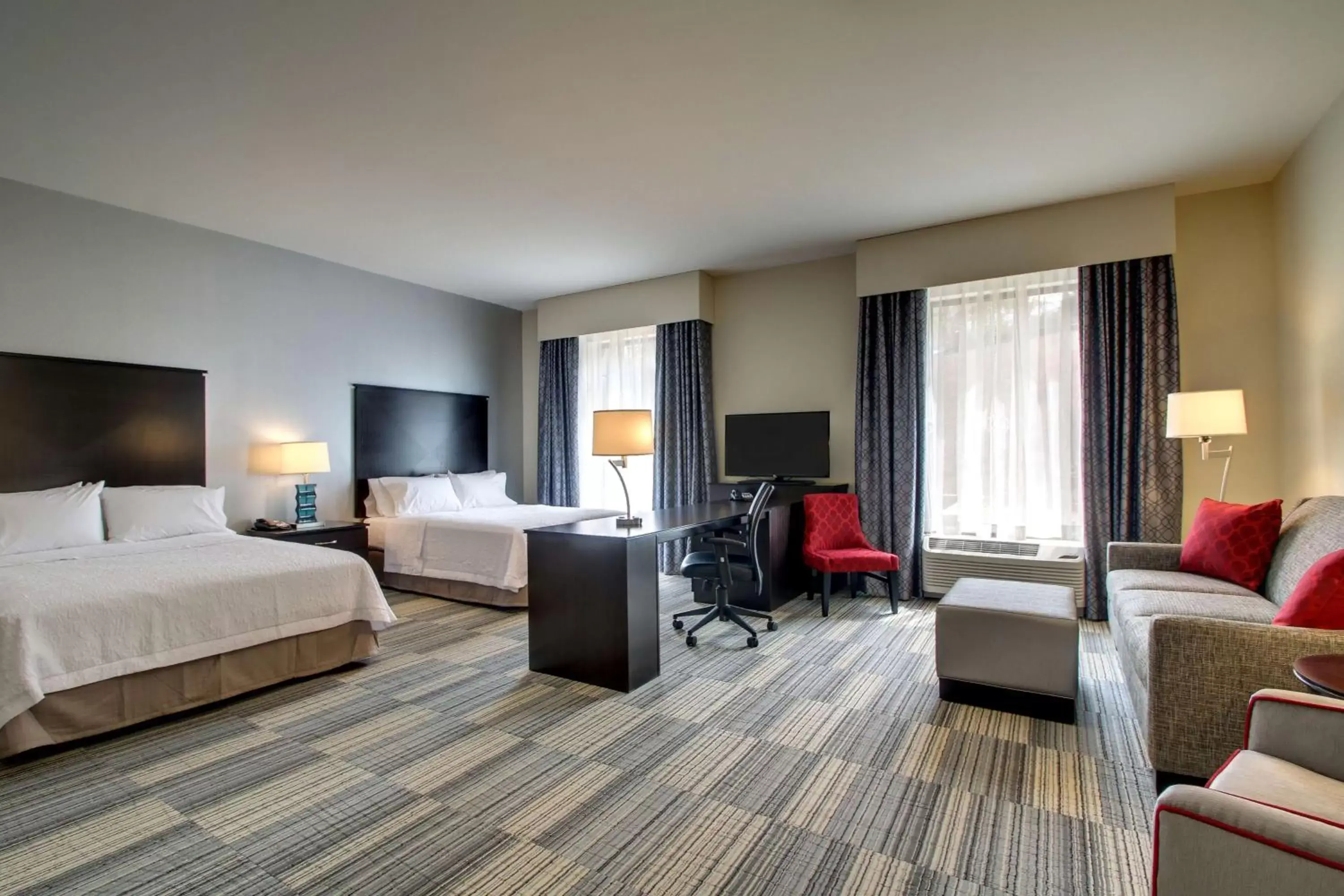 Bed, TV/Entertainment Center in Hampton Inn & Suites Greenville Airport