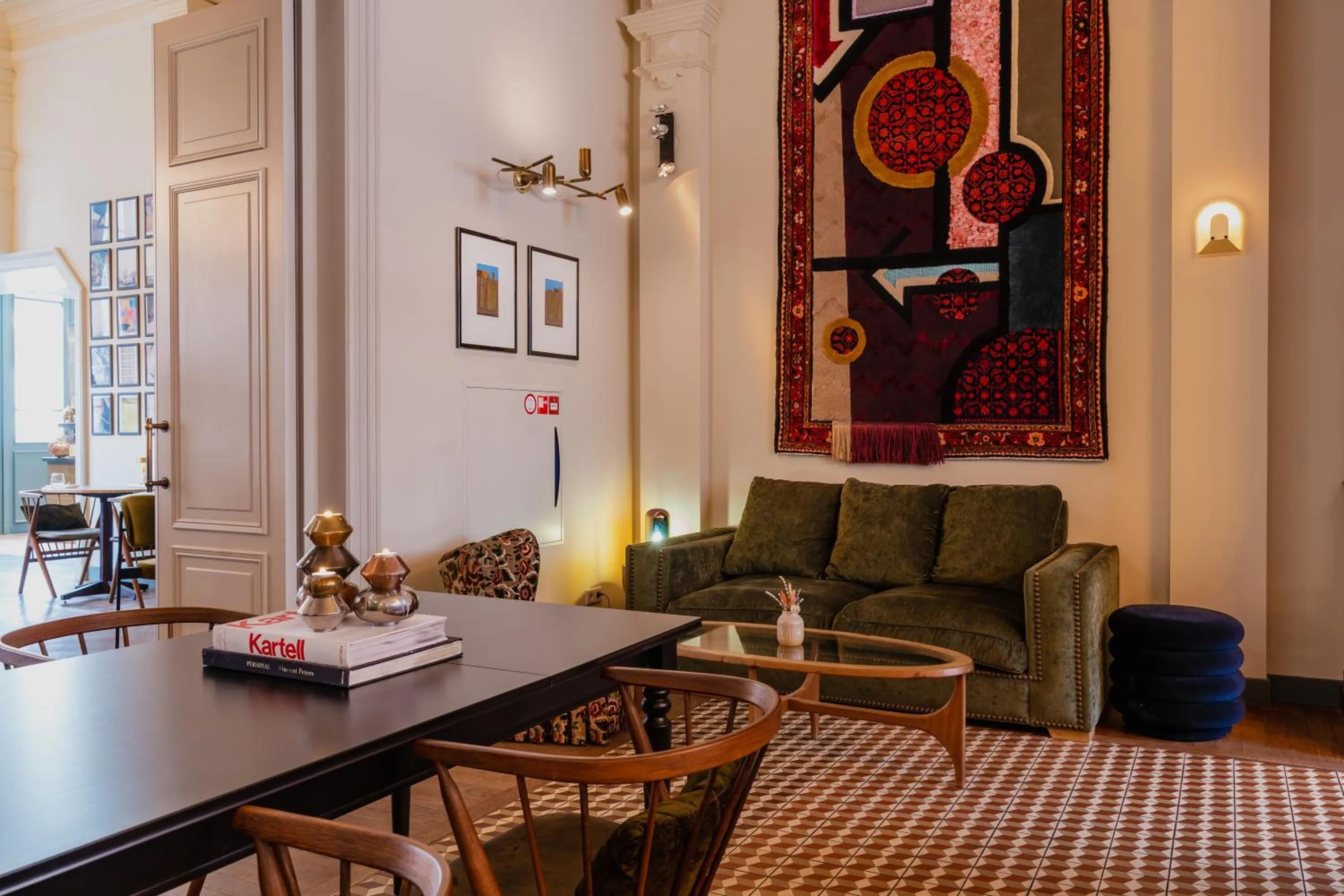 Restaurant/places to eat in Hotel Mercier