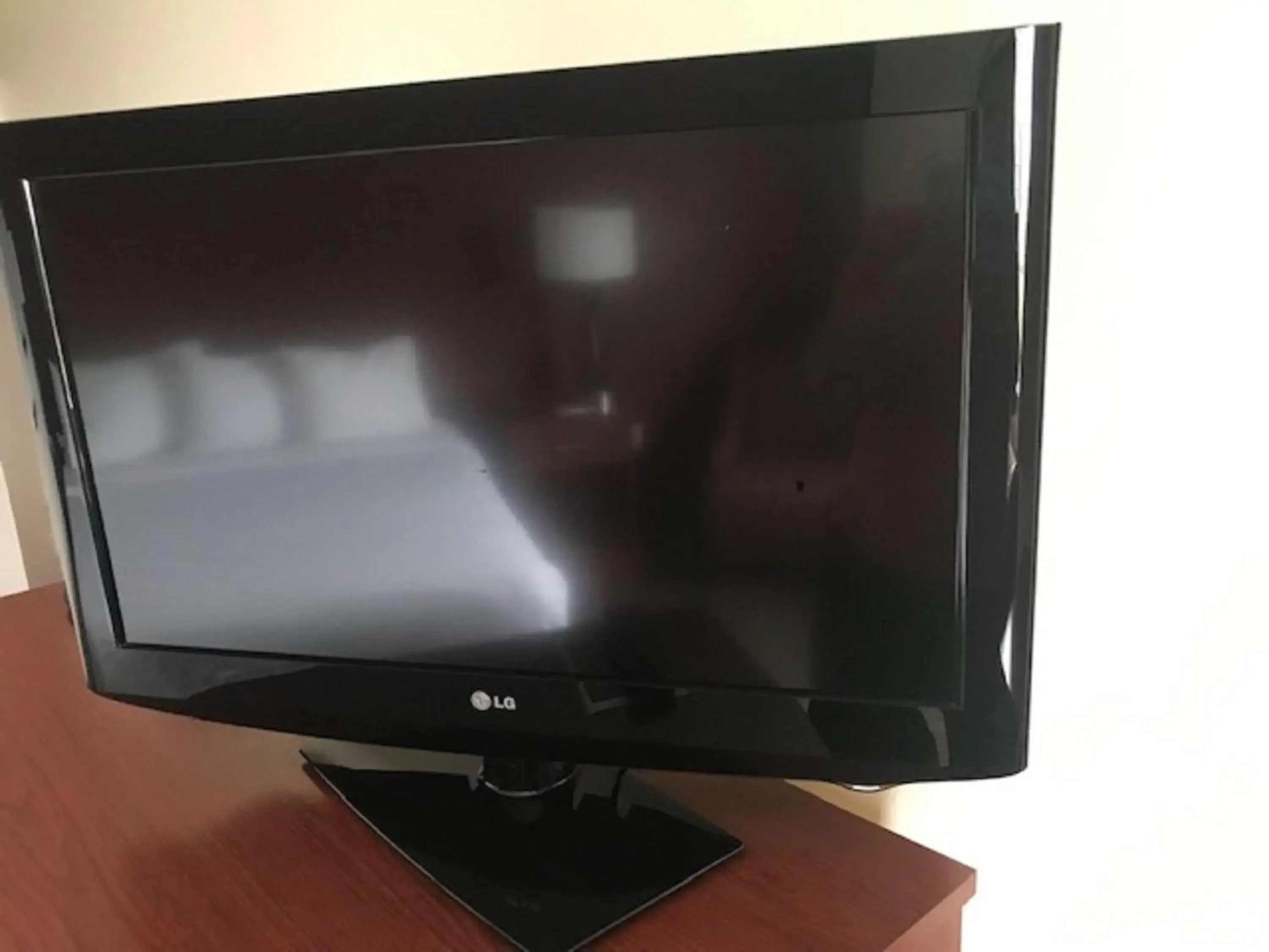 TV and multimedia, TV/Entertainment Center in SureStay Plus Hotel by Best Western Litchfield