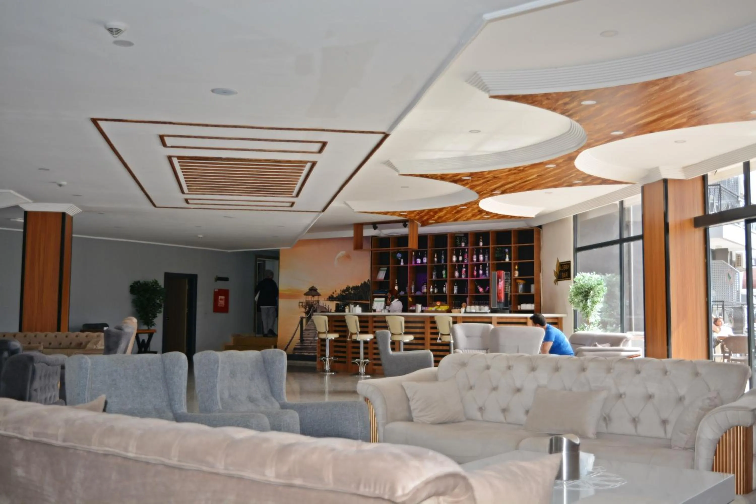 Restaurant/places to eat in Clover Magic Park Side Hotel