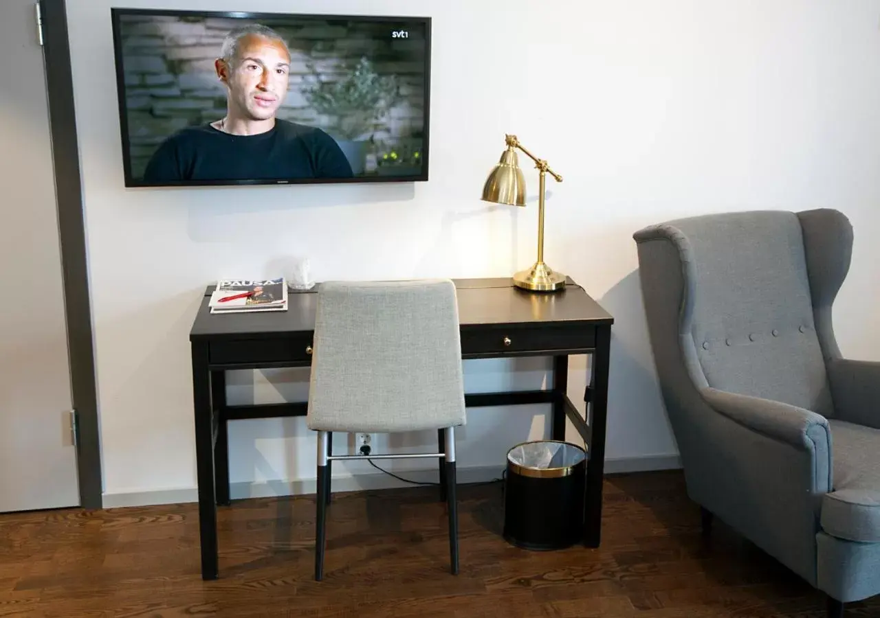 Seating area, TV/Entertainment Center in Rasta Grums