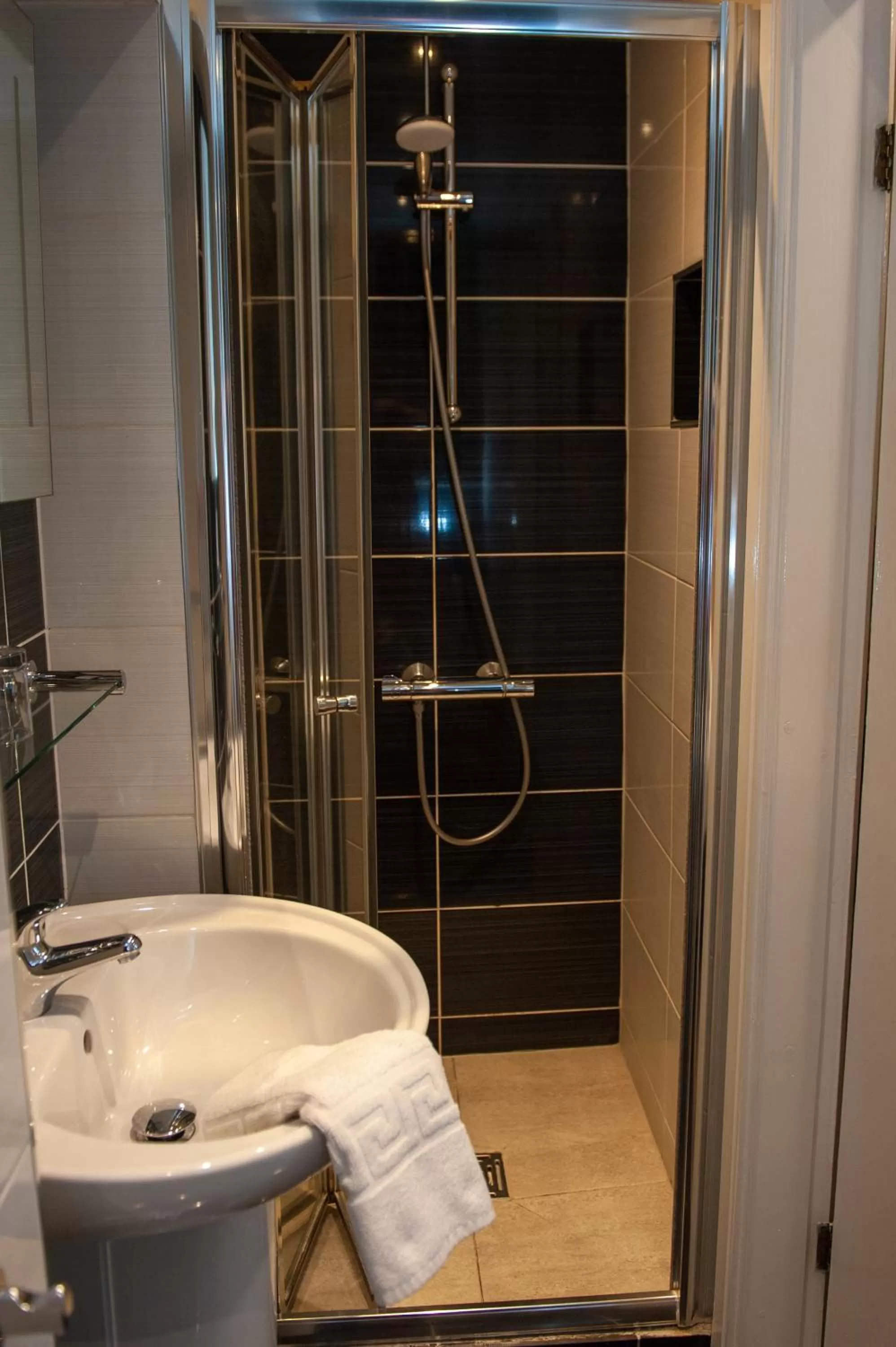 Shower in Osborne Hotel