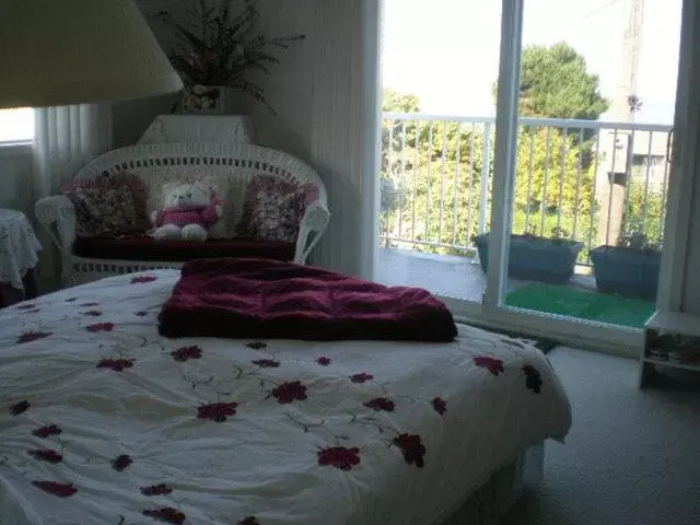 Bed in Island View B&B