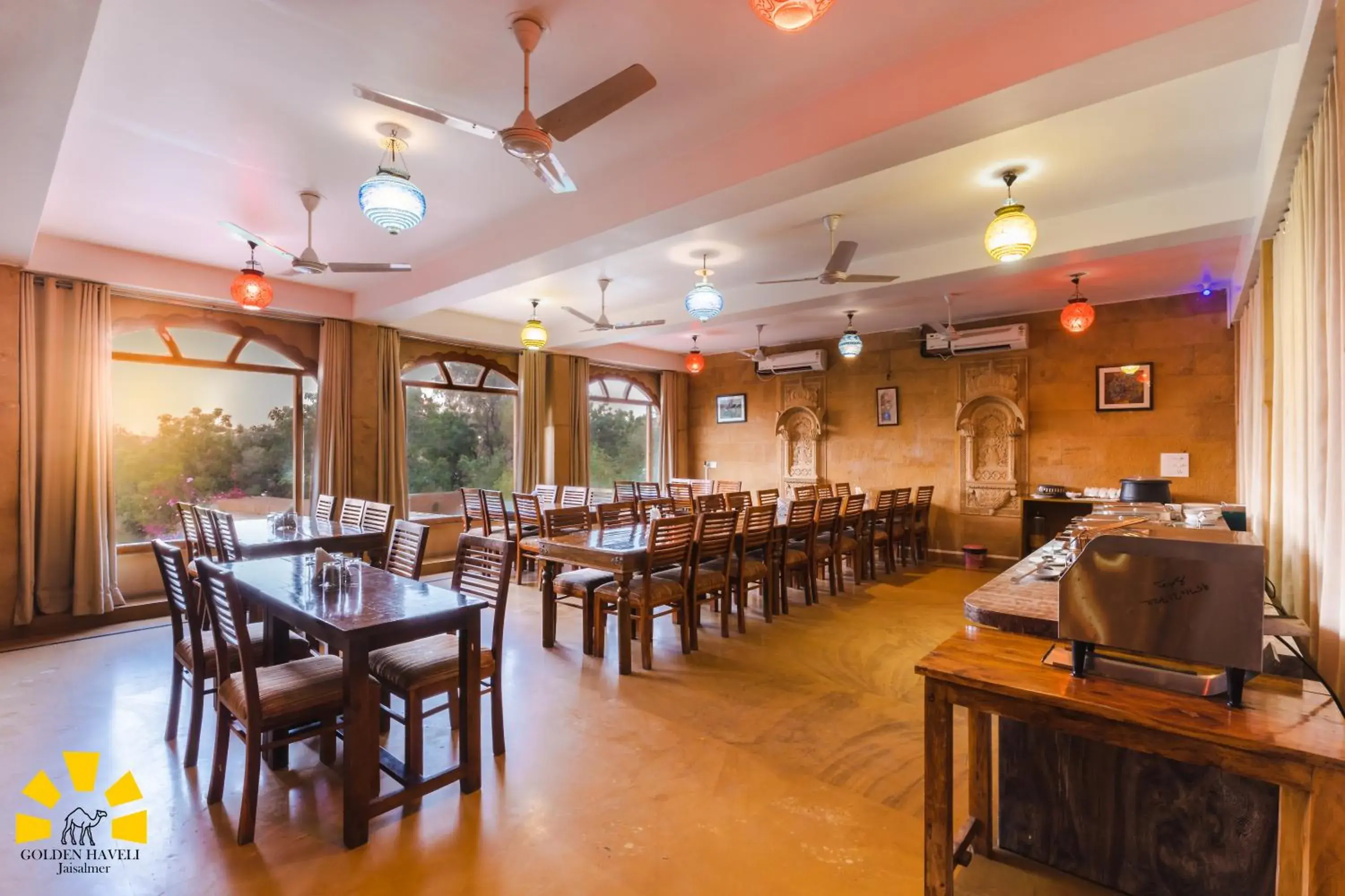 Restaurant/Places to Eat in Golden Haveli