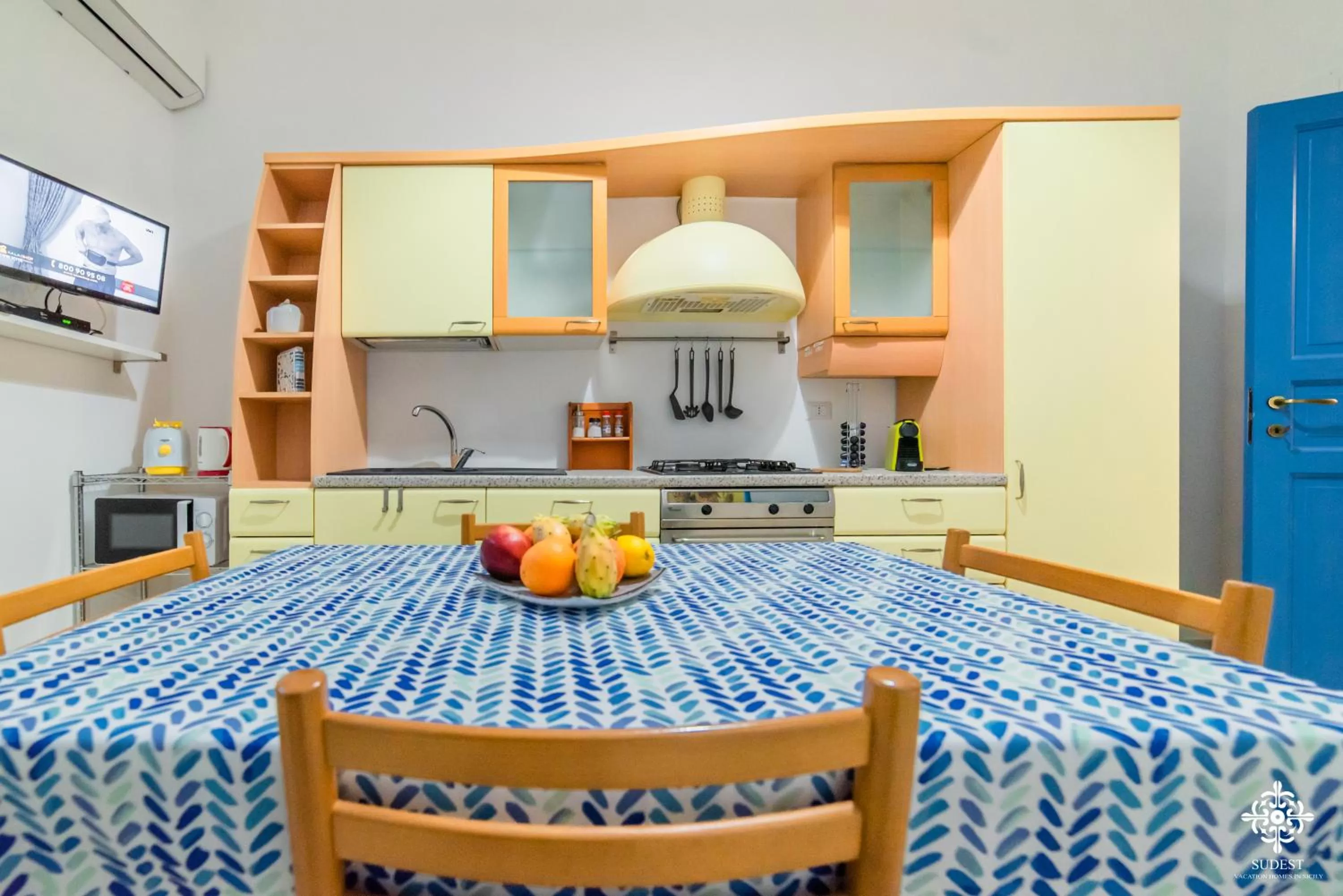 TV and multimedia in LE 4 PERLE Apartments