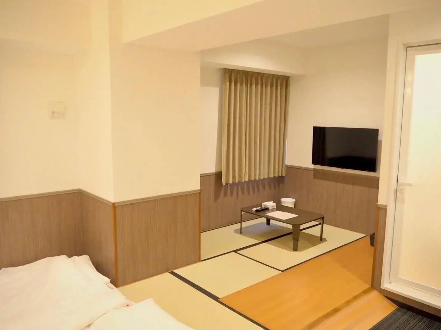 TV/Entertainment Center in Hotel Excellence Enmachi Ekimae