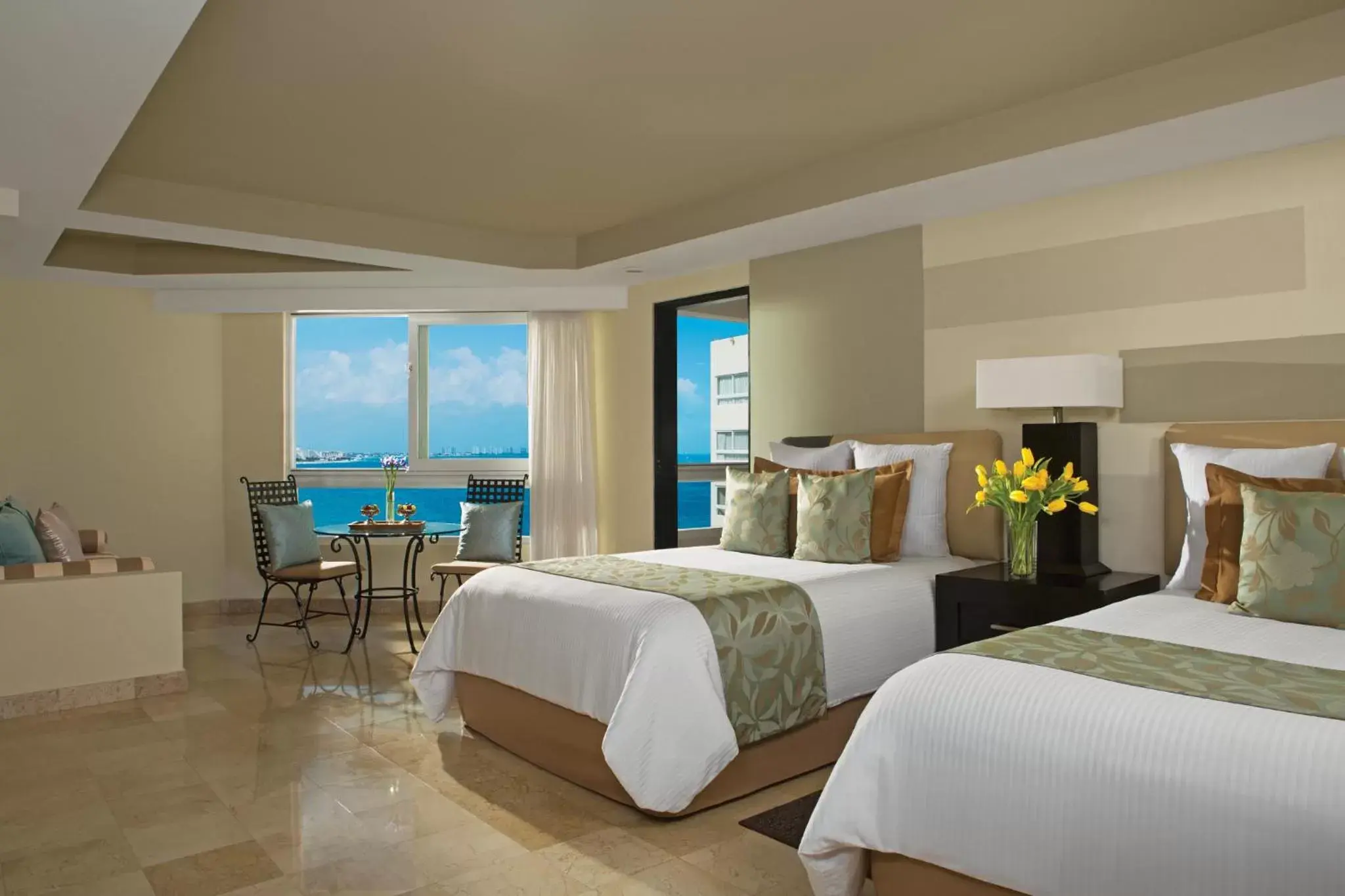 Bed in Dreams Sands Cancun Resort & Spa