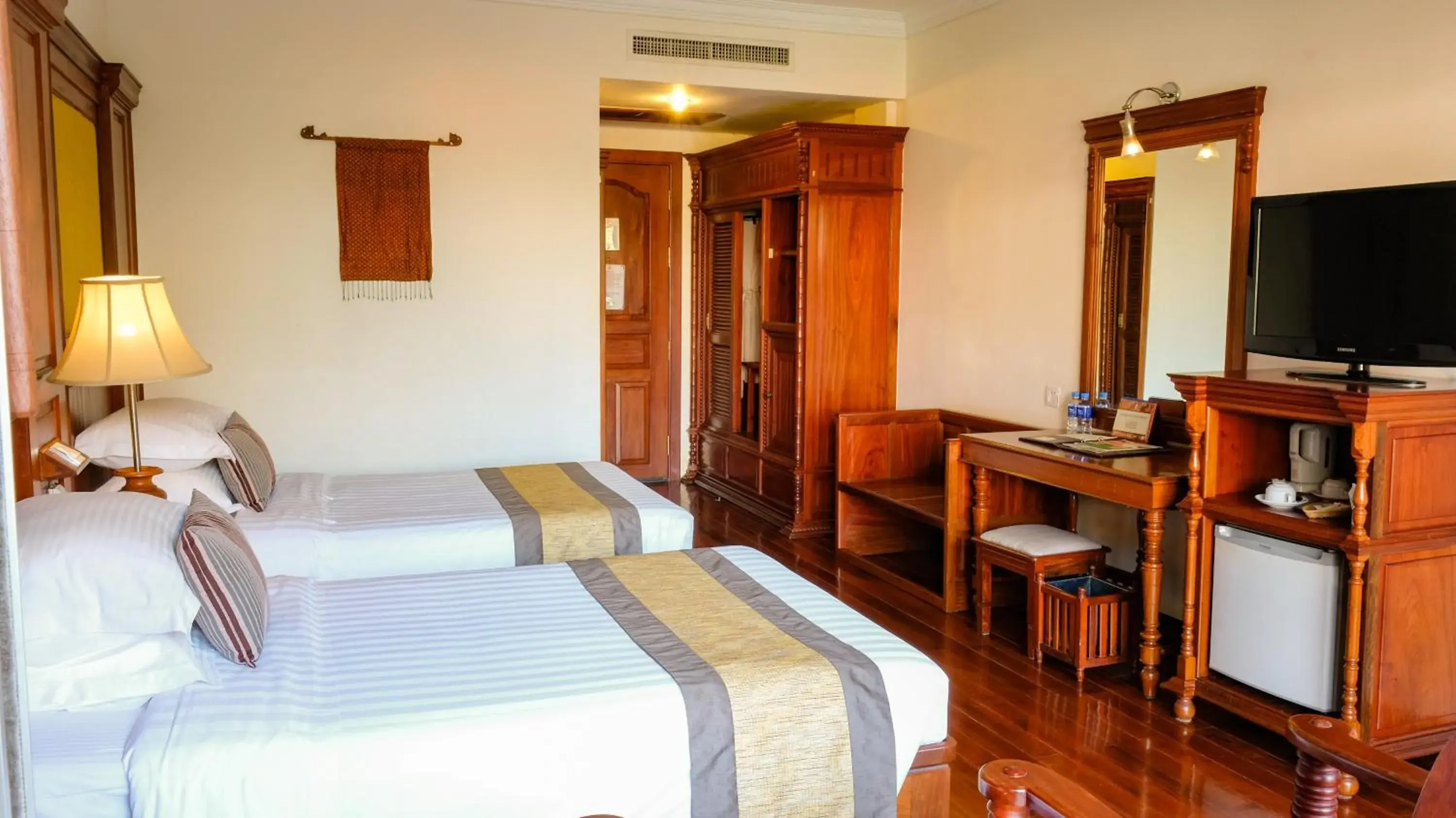 Bedroom, Bed in Empress Angkor Resort & Spa