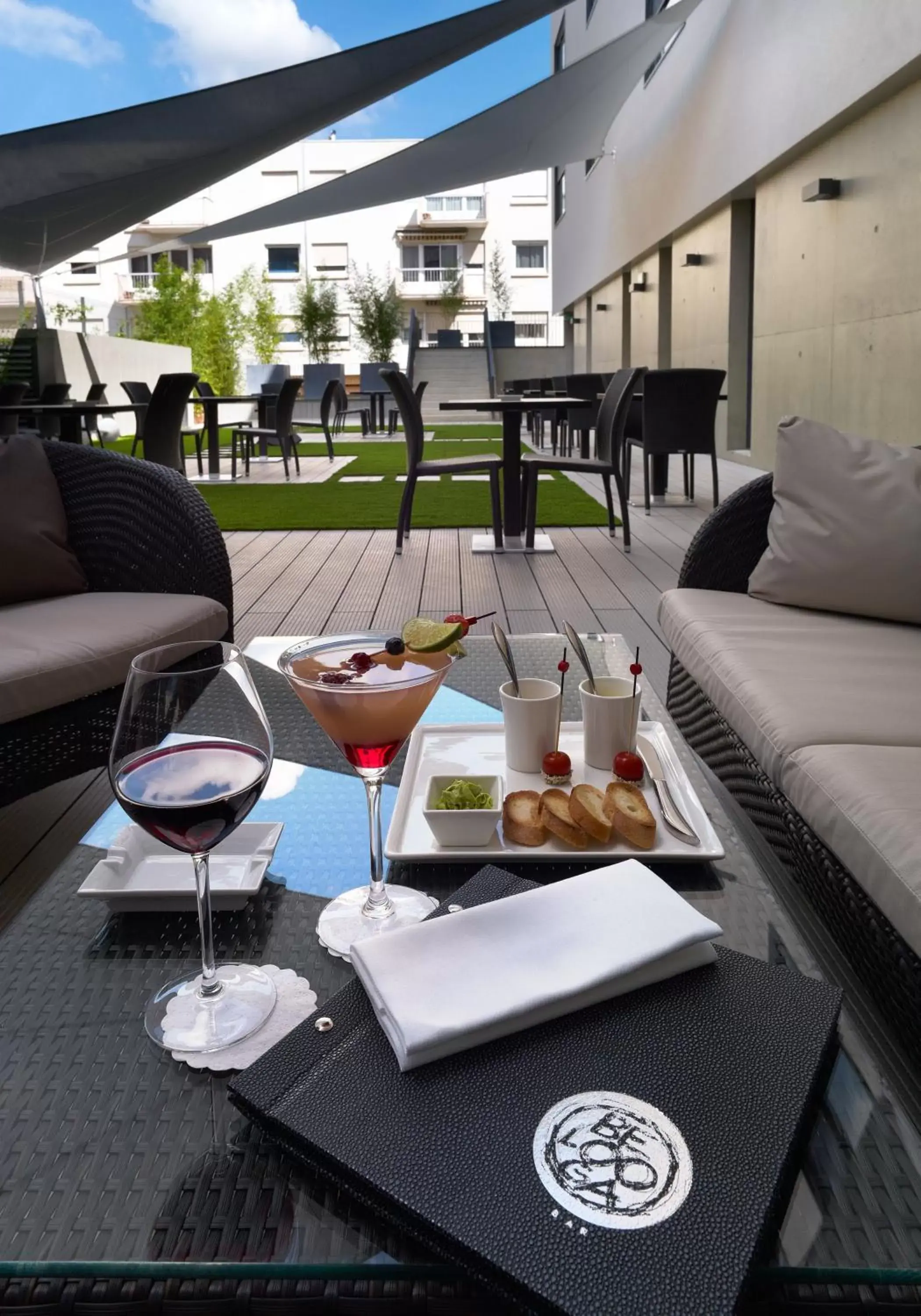 Balcony/Terrace, Restaurant/Places to Eat in Mercure Villefranche en Beaujolais
