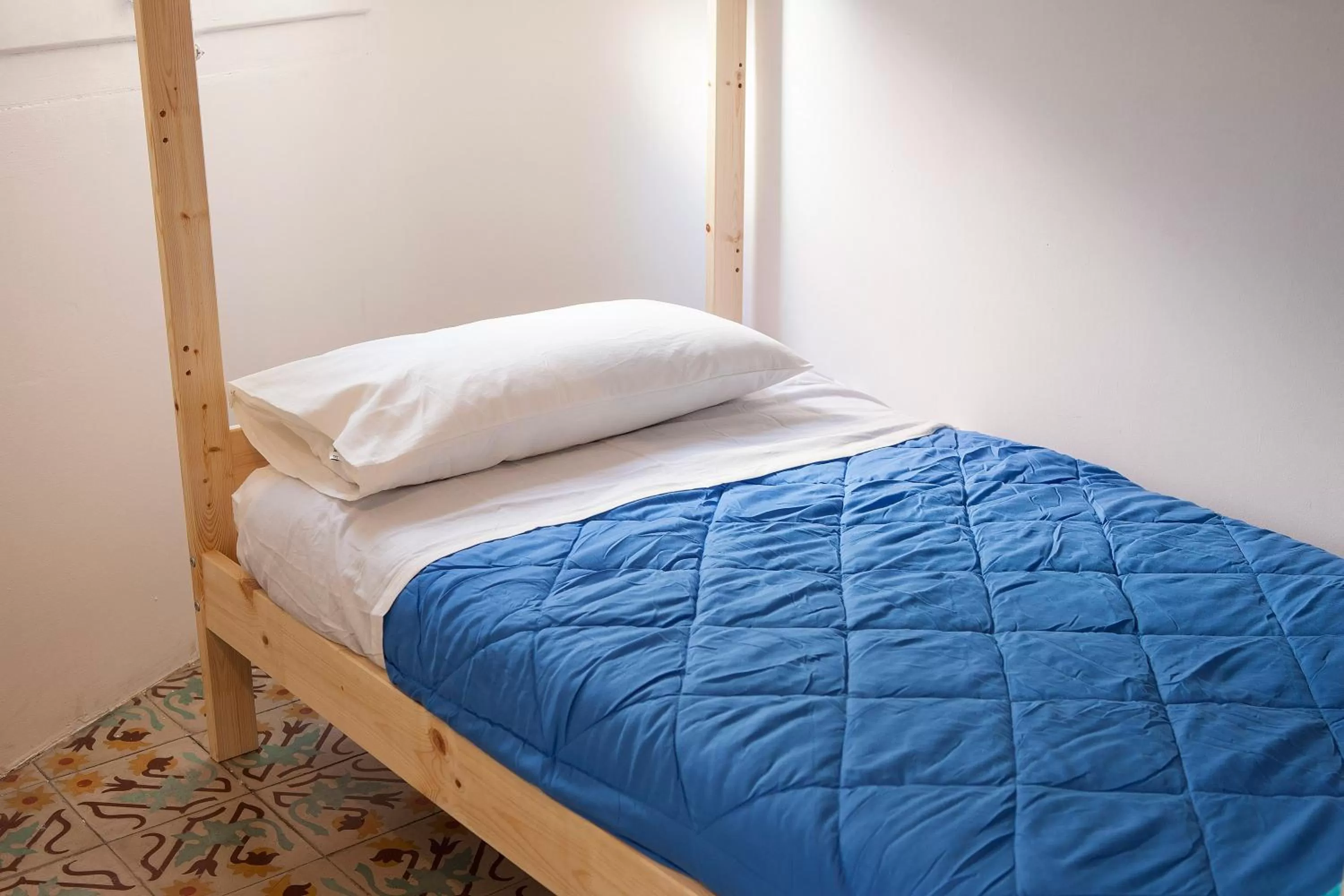 Property building, Bed in Bed in Girona