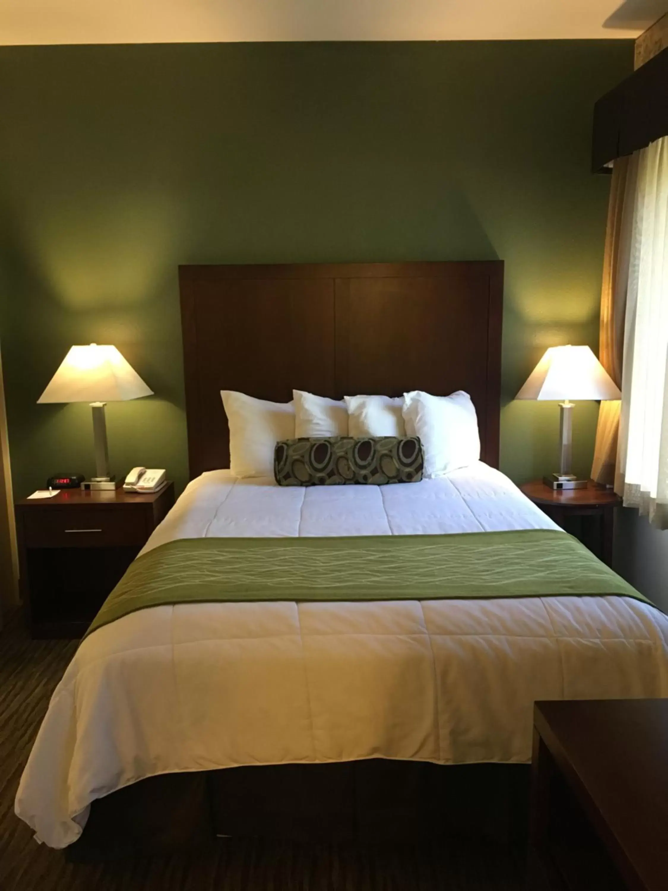 Bed in Hawthorn Suites by Wyndham Rancho Cordova/Folsom