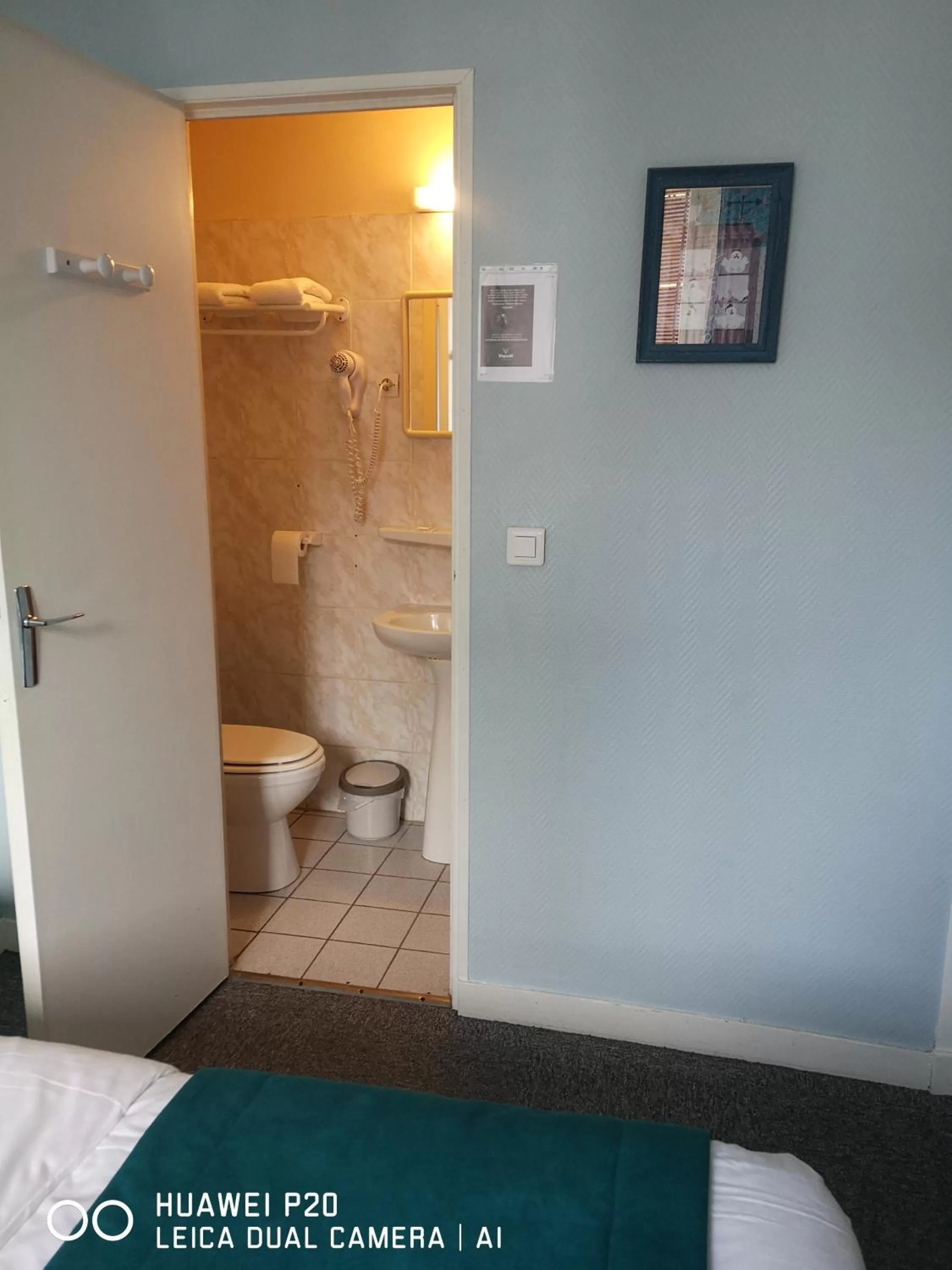 Bedroom in Hôtel Le Memphis