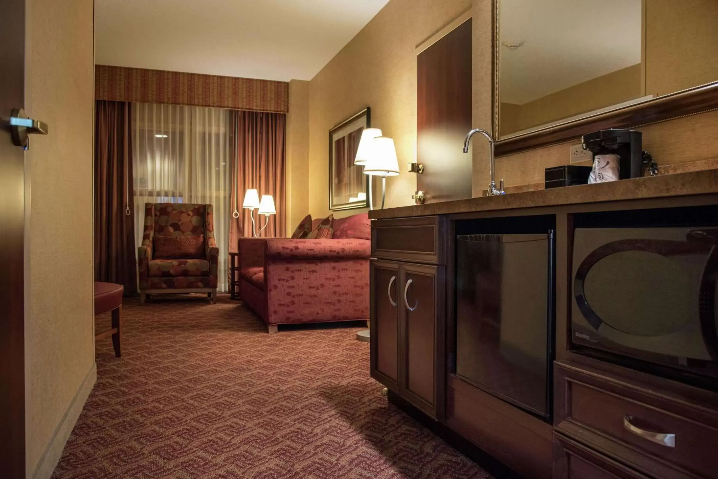 Bedroom in Embassy Suites by Hilton Charlotte Concord Golf Resort & Spa