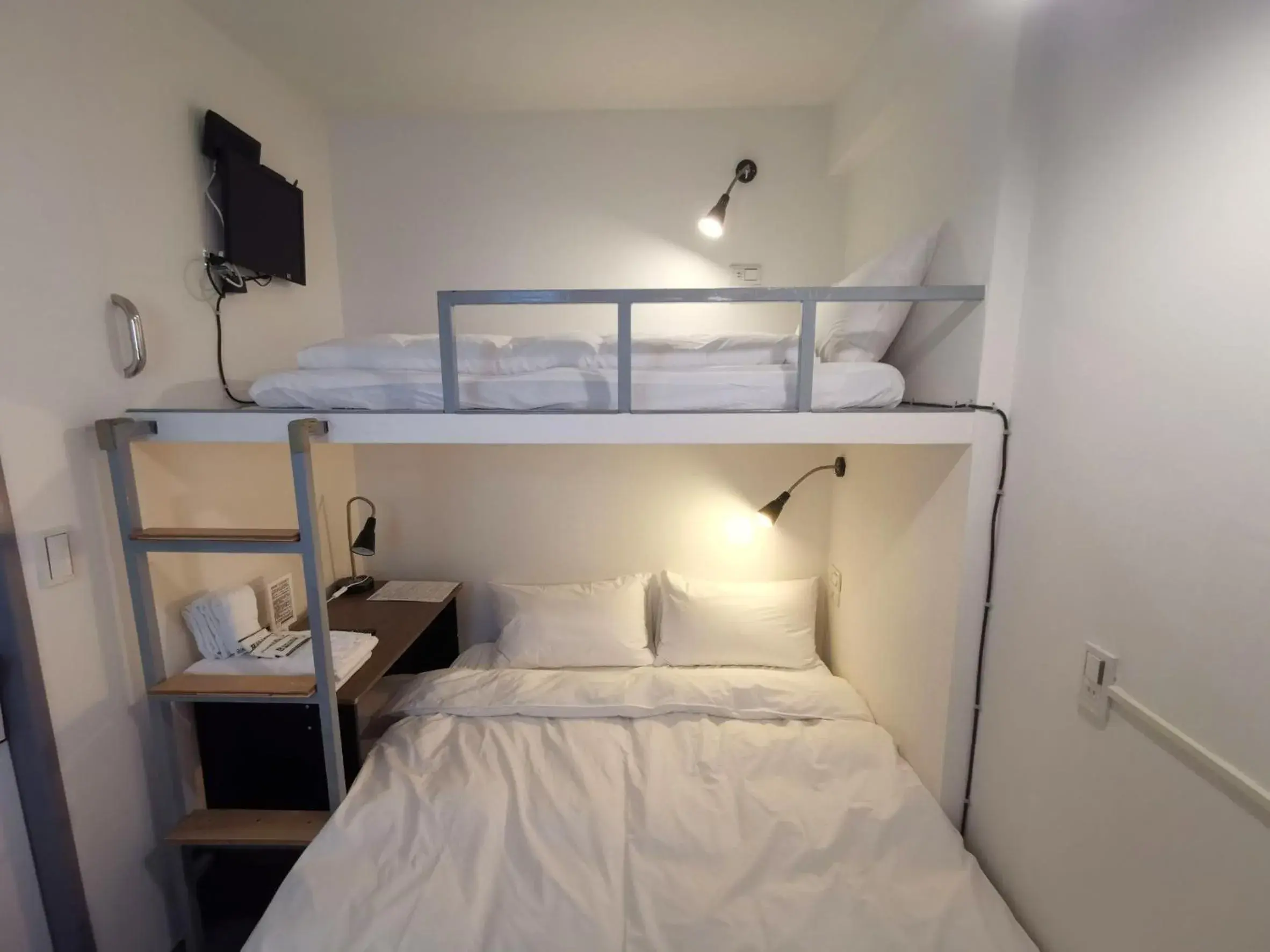 Photo of the whole room, Bunk Bed in Inn Cube Taipei Main Station