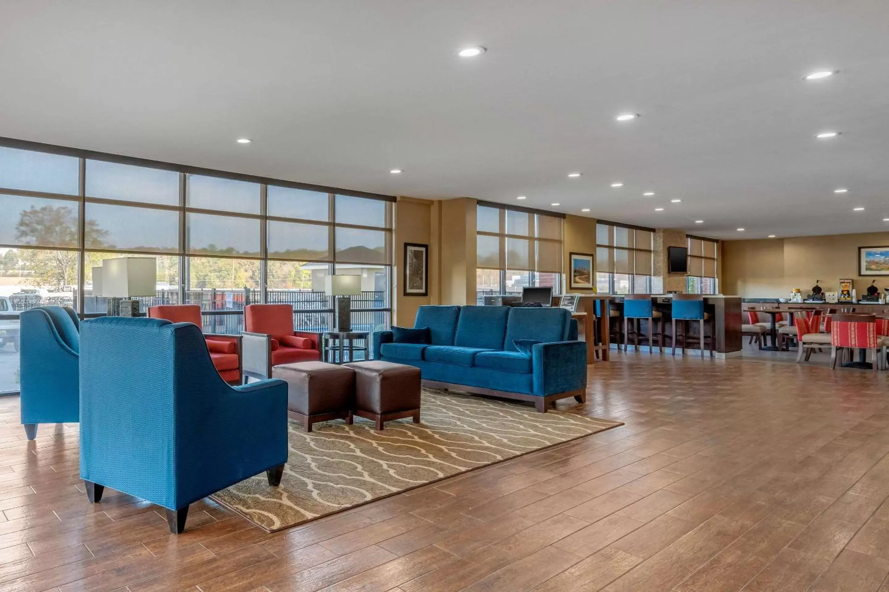 Lobby or reception in Comfort Suites Pelham Hoover I-65