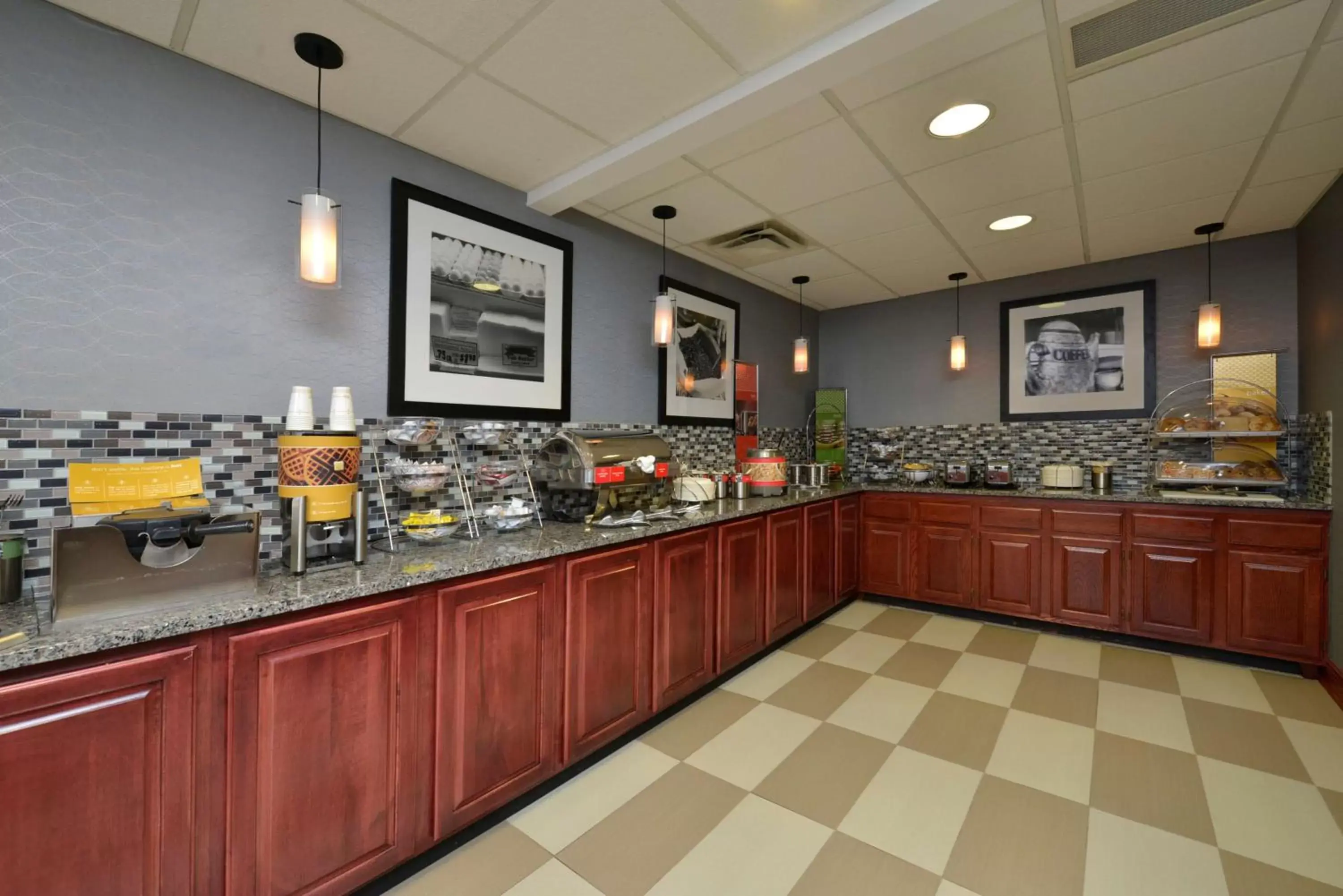 Dining area, Restaurant/Places to Eat in Hampton Inn East Aurora