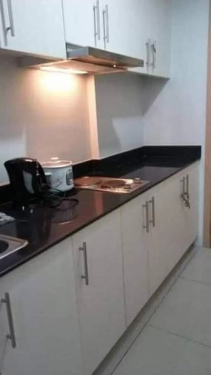 Kitchen/Kitchenette in Sea Residences Homey Condo by DNJ