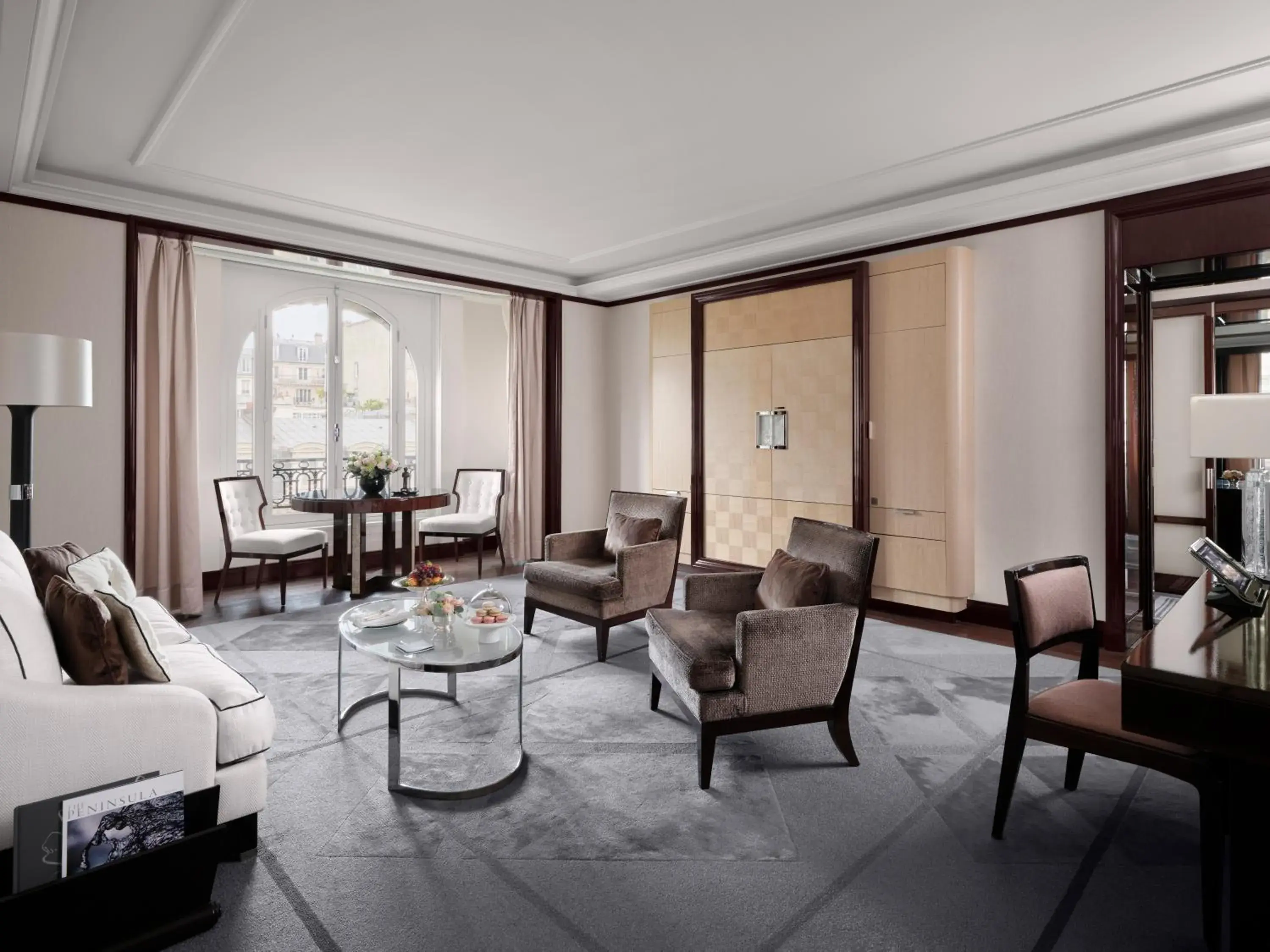 Living room, Seating Area in Hotel The Peninsula Paris