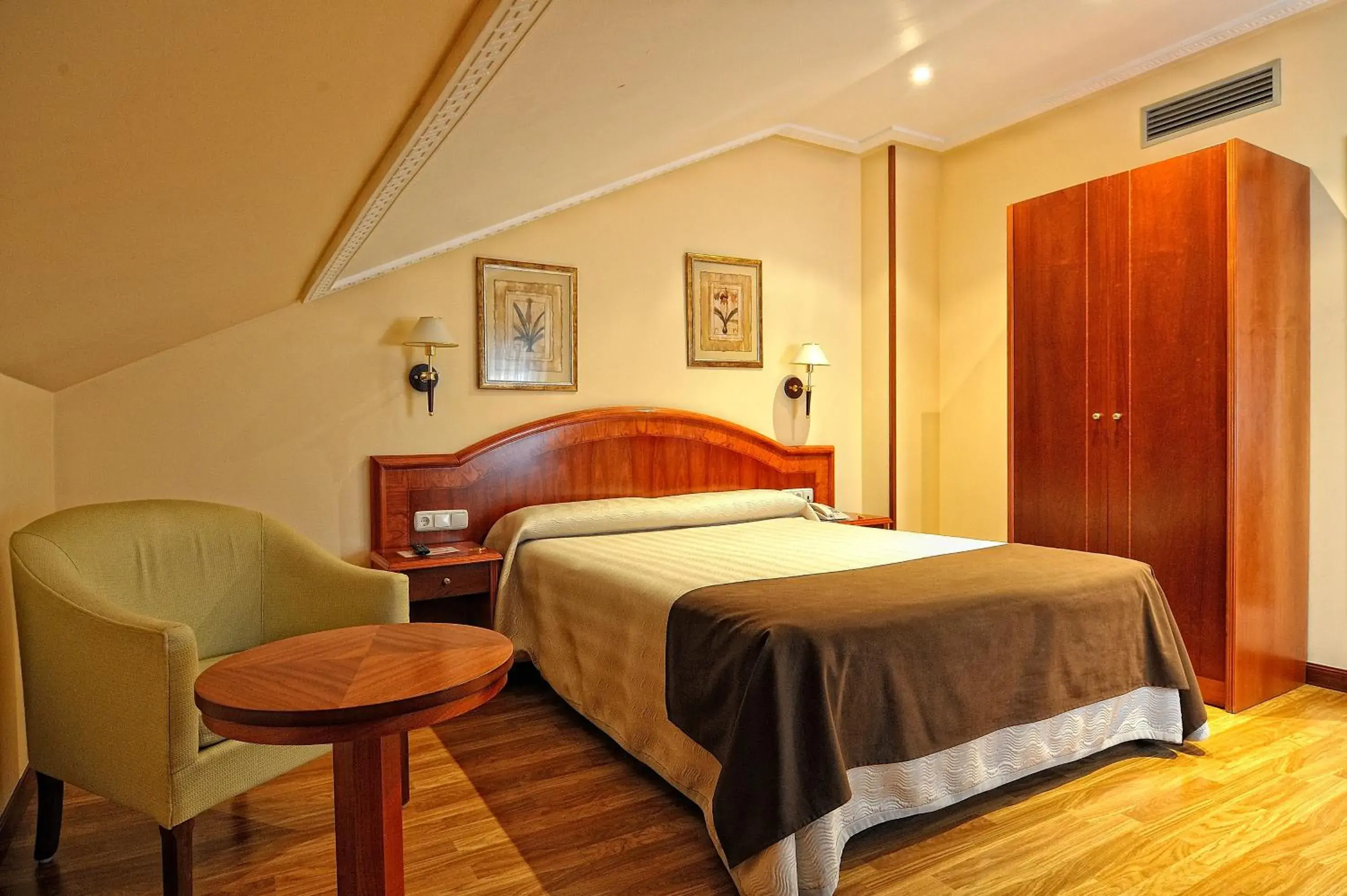 Lounge or bar, Bed in Hotel Alisi