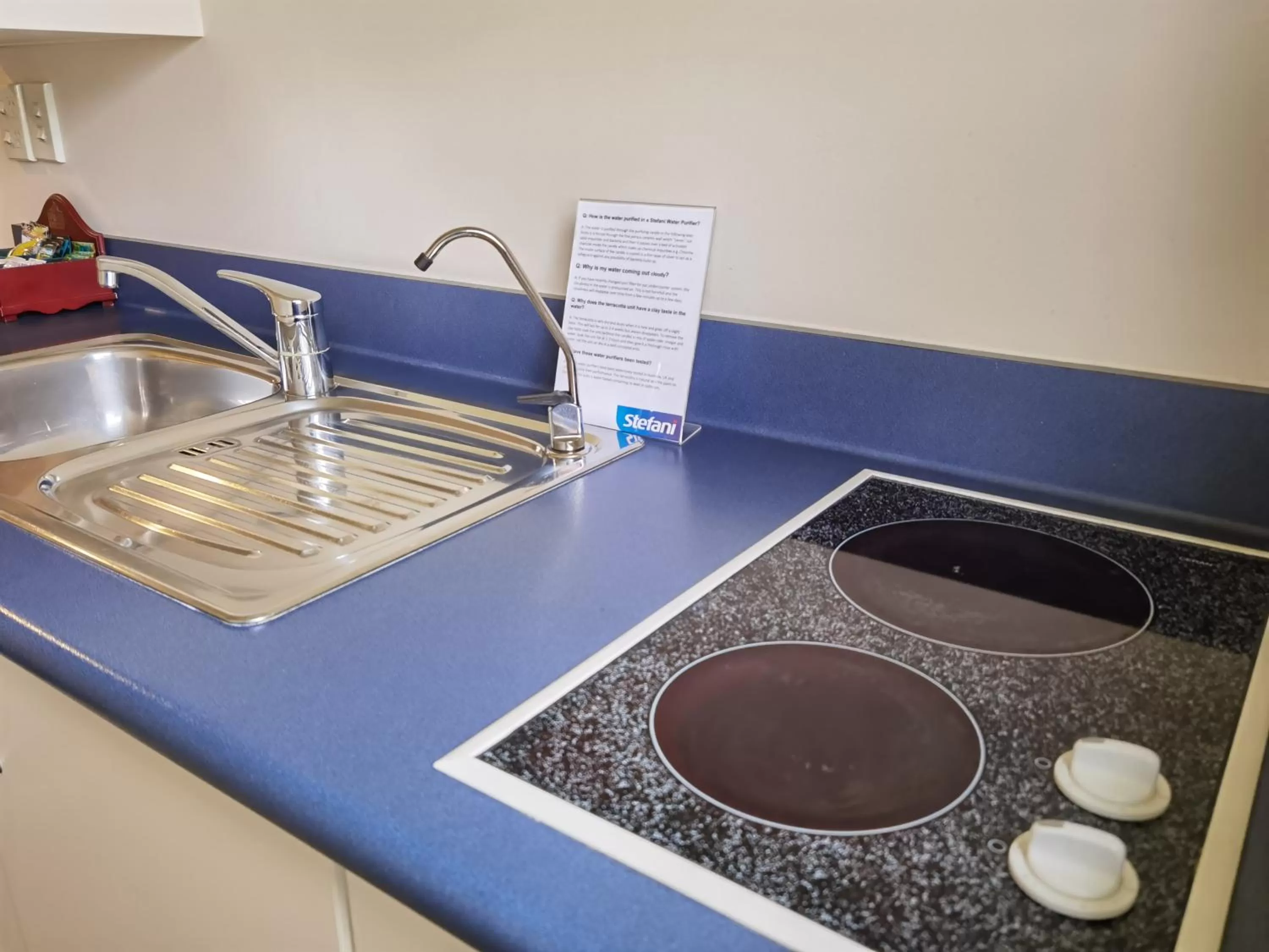 Kitchen or kitchenette in Harringtons Motor Lodge