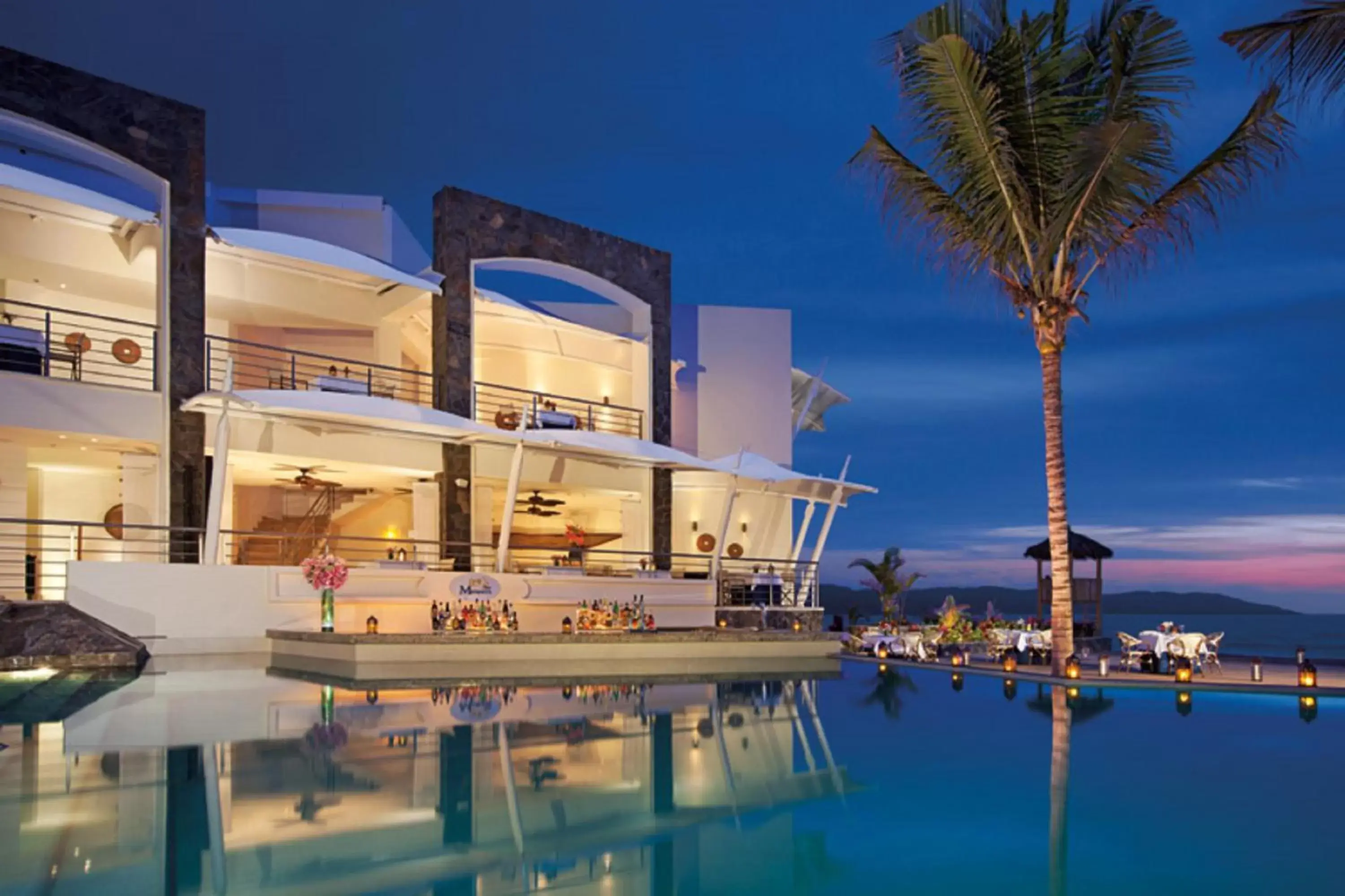 Restaurant/places to eat, Swimming Pool in Dreams Vallarta Bay Resorts & Spa - All Inclusive