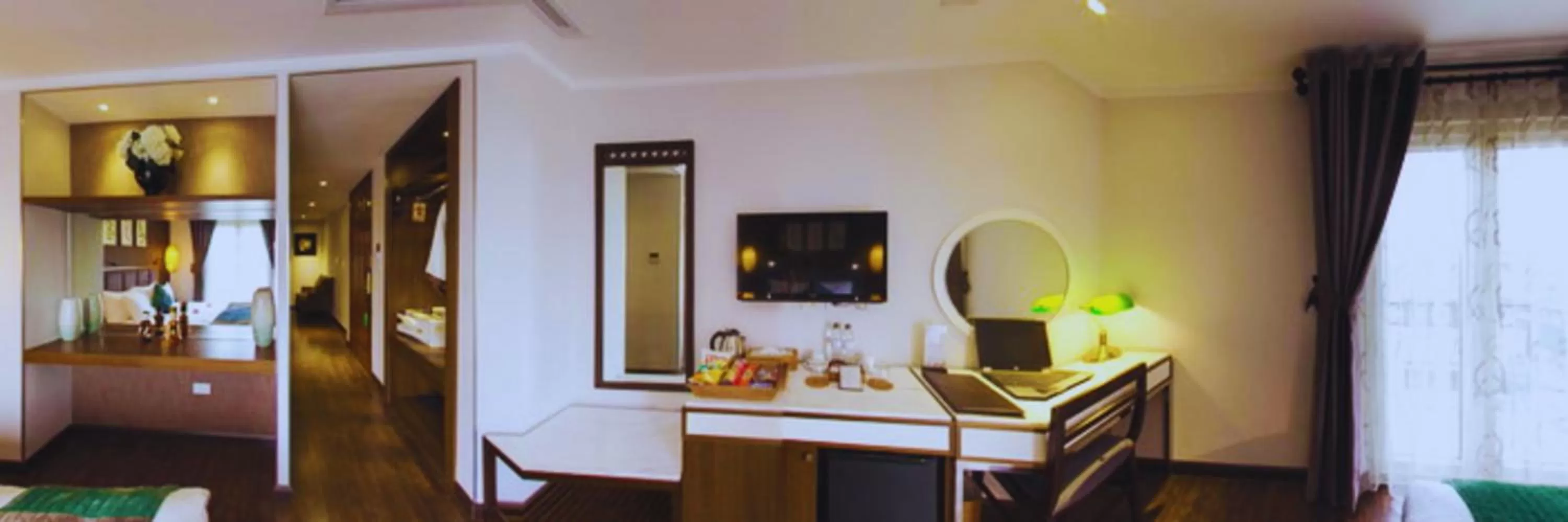 TV and multimedia in Hotel Emerald Waters Classy