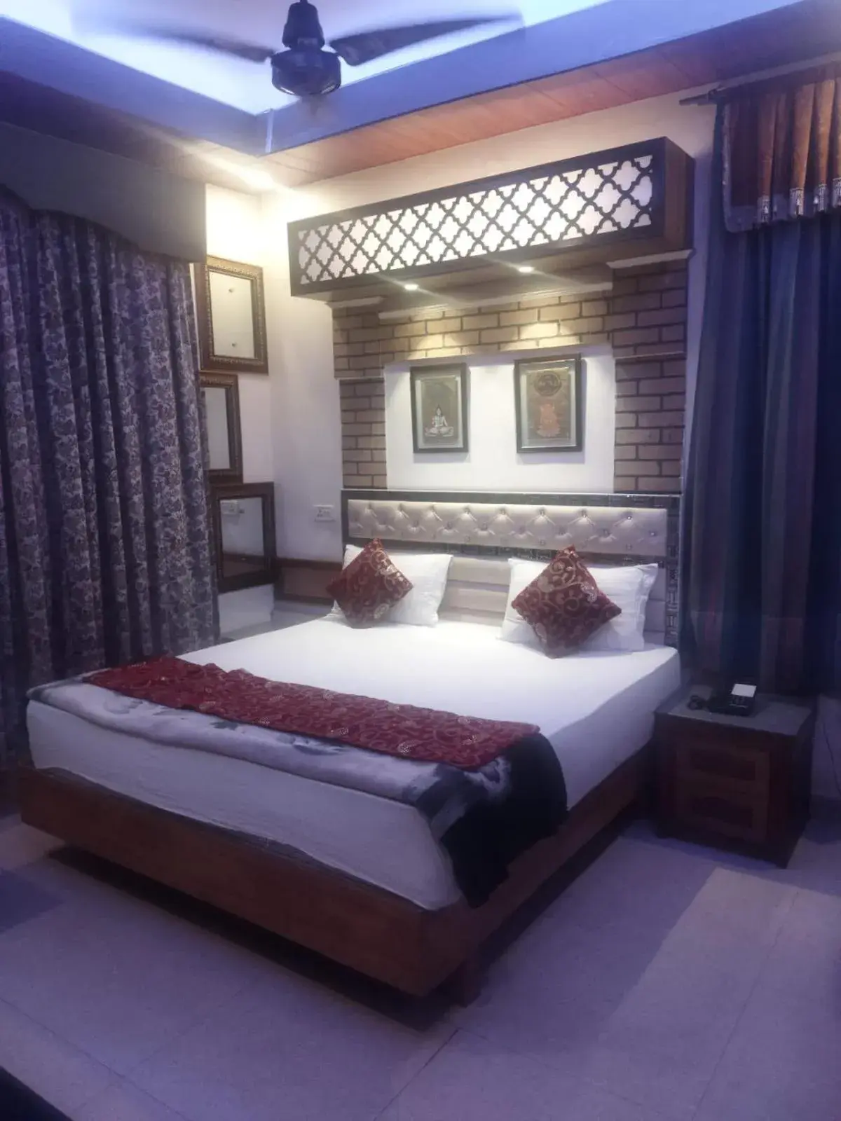 Bedroom, Bed in Sham Hotel