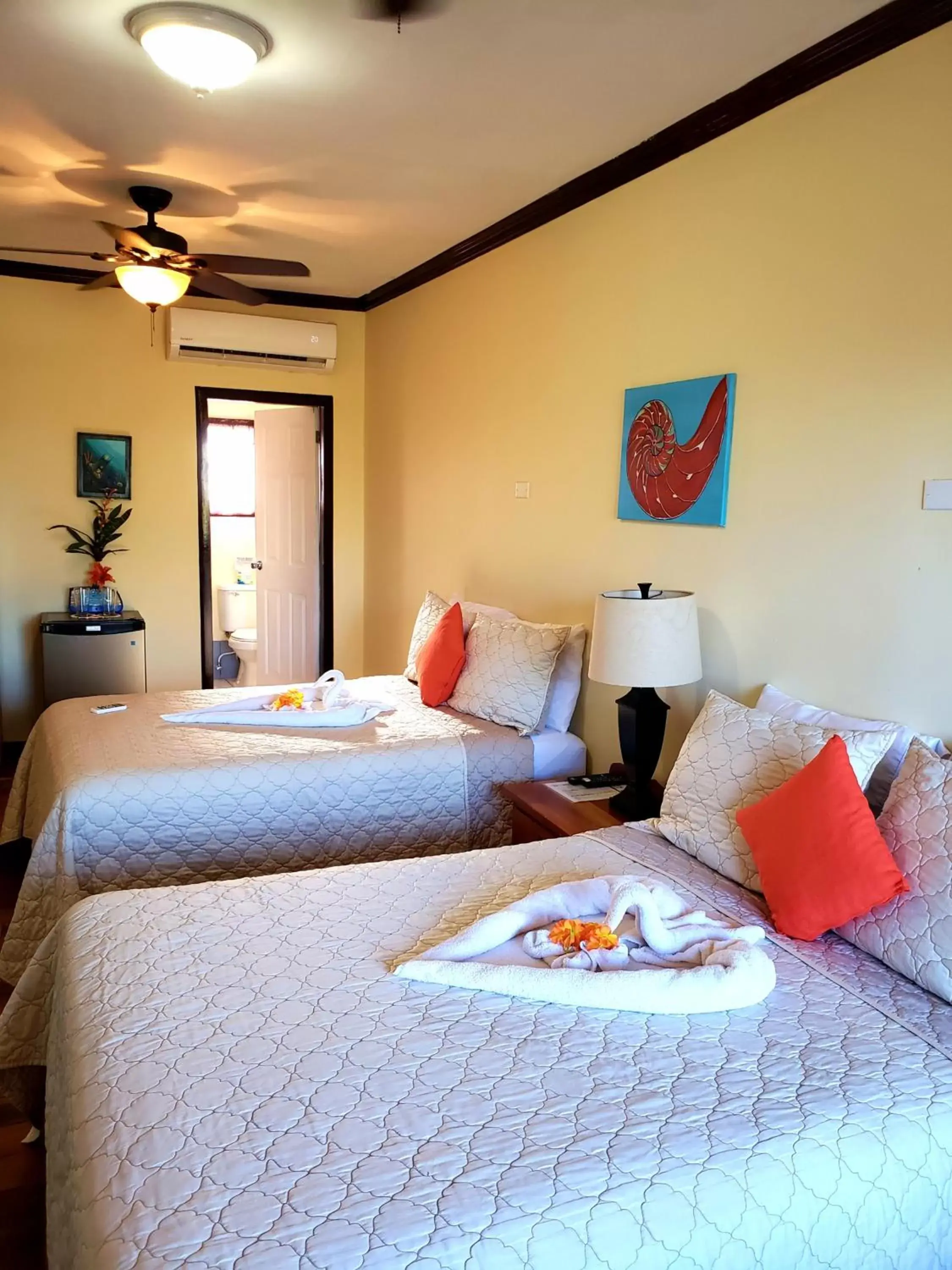 Bedroom, Bed in Ocean Tide Beach Resort