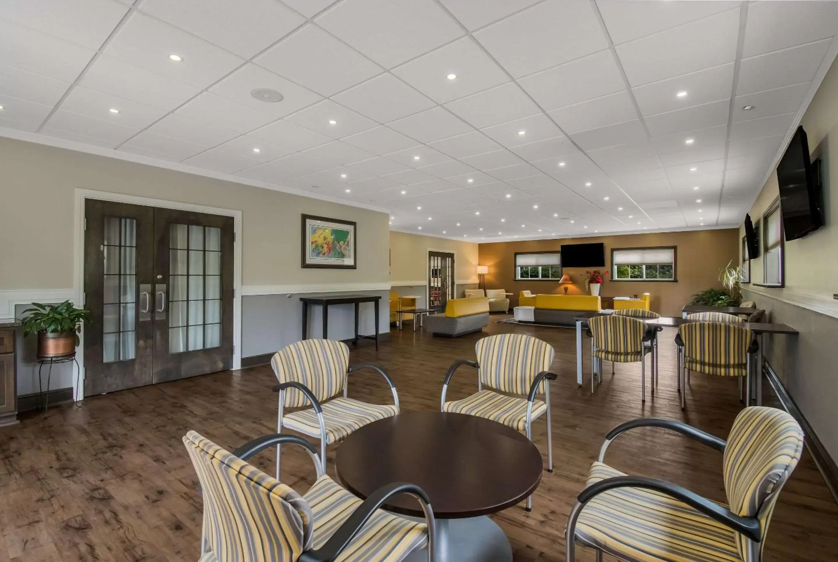 Lobby or reception, Restaurant/Places to Eat in Comfort Inn & Suites Barnesville - Frackville