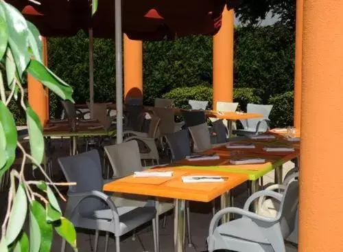 Patio, Restaurant/Places to Eat in Kyriad Direct Reims Bezannes