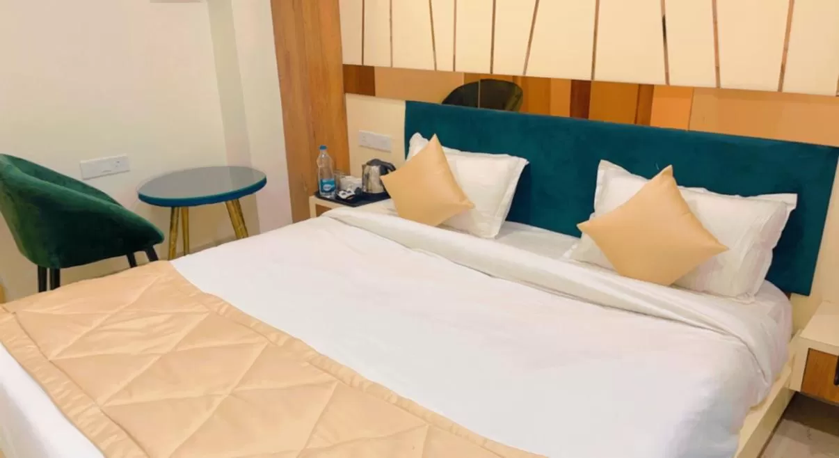 Photo of the whole room, Bed in City View With Garden -5 Mins Walk From GOLDEN TEMPLE