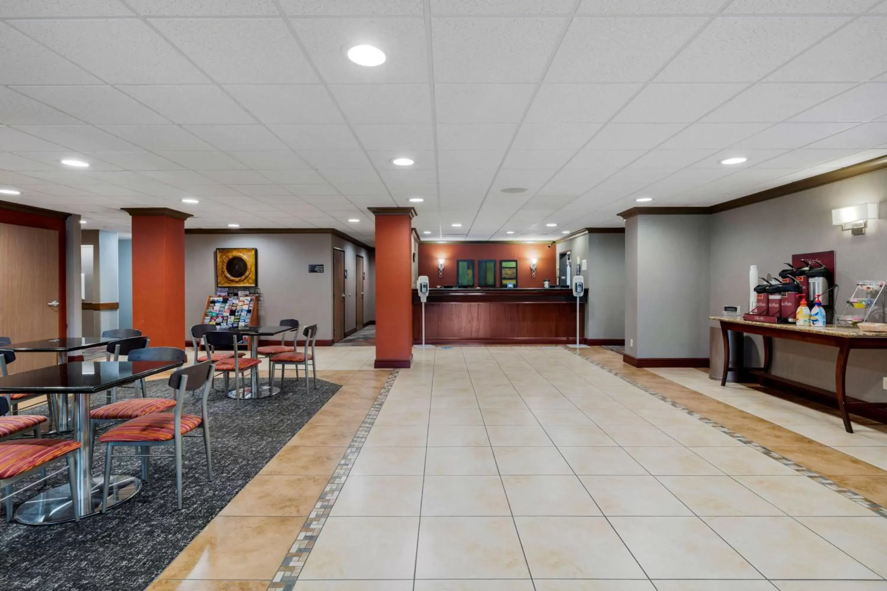 Lobby or reception in Best Western Cascade Inn & Suites