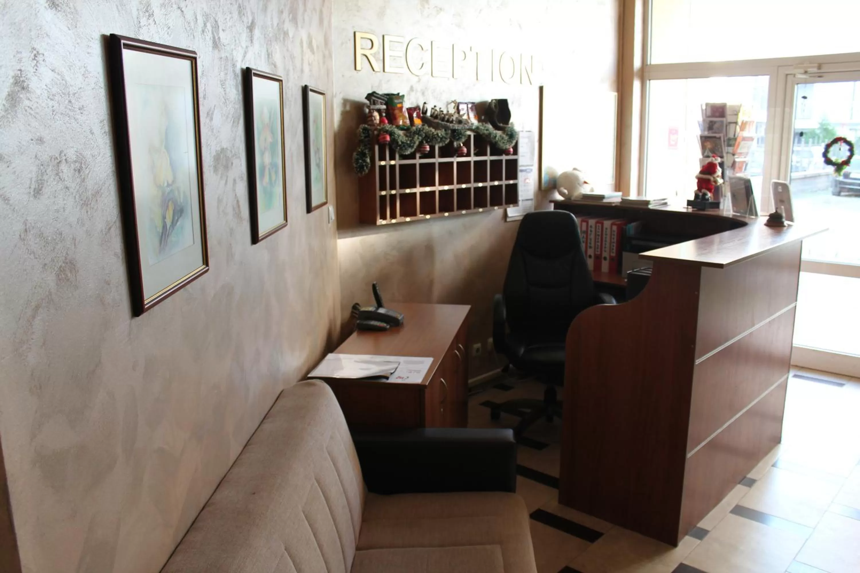 Lobby or reception in Family Hotel Lazuren Briag